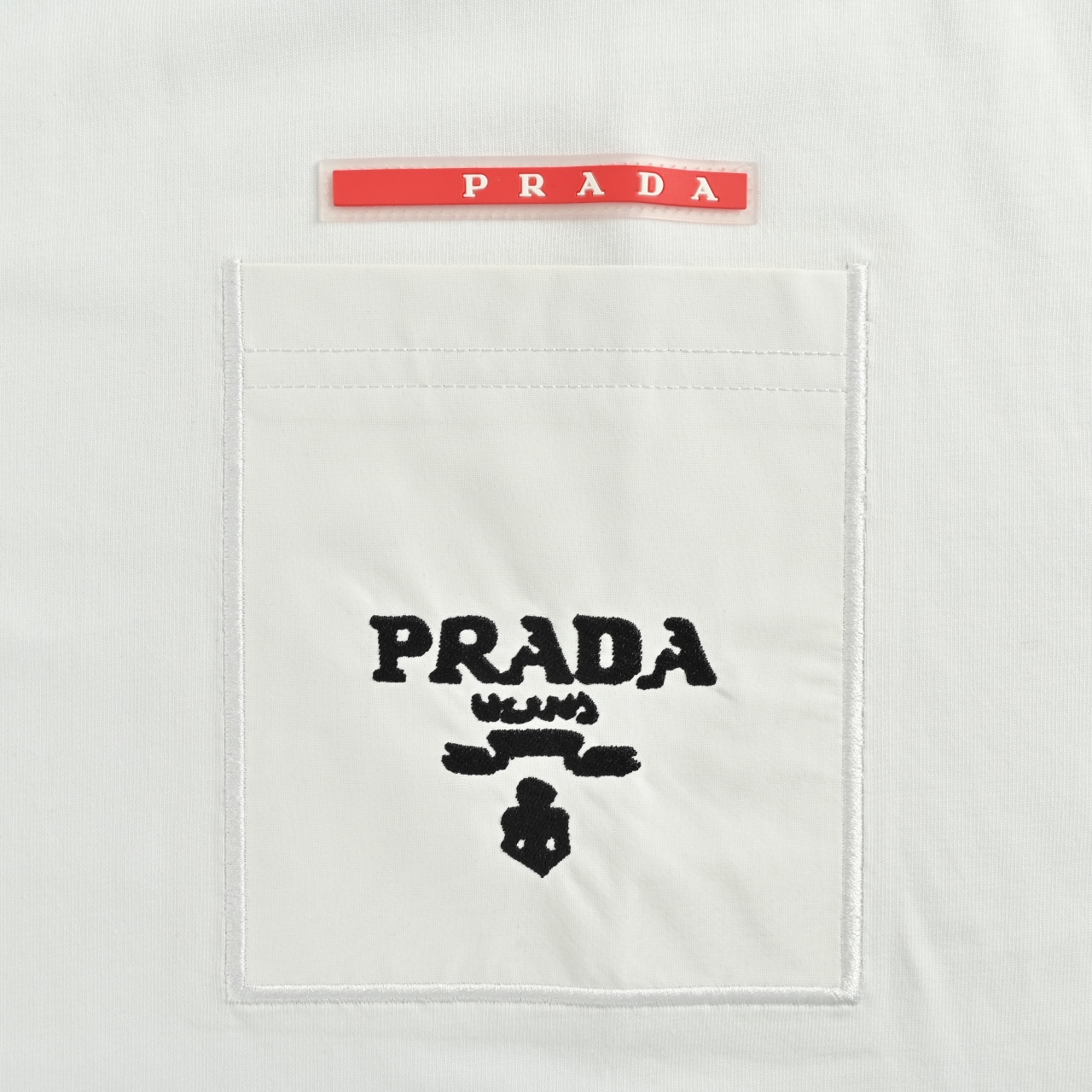 Prada/普拉达 25ss 红色硅胶饰条口袋短袖-High Quatity Cheap Brand wholesale wholesaler seller Clothes Bags handbags Sneakers Top Fashion Clothing Shoes from China Factory Chinese suppliers best Quality Beautiful Price Prada/普拉达 25ss 红色硅胶饰条口袋短袖