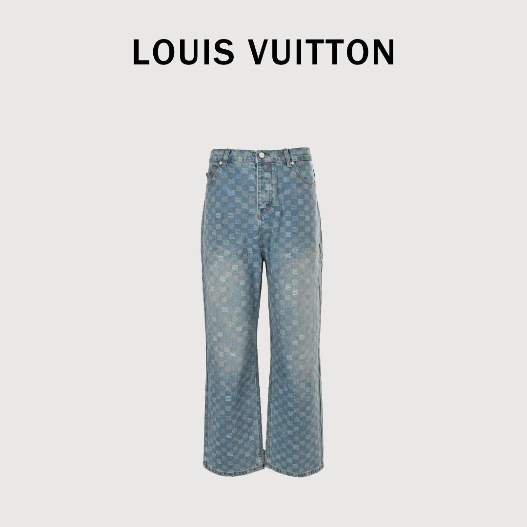 Louis Vuitton路易威登 1V 25FW 五彩小棋盘格满印牛仔夹克外套 轻奢主义 男女日常通勤穿搭必备单品 正确版本 随意对比 详细特征 · 定织原版8sx8s13安纯棉胚布牛仔料 · 以色列康利直喷工艺 定位印花 精准还原 · 红外线定位裁剪 全部对格对位 · 成衣洗水工艺 采用重酵洗炒花色 喷马骝工艺 · 开模定制原版珍珠光面工字扣 链条 饰钉 · 专车全麦夹工艺 · 定制原版真皮皮标 · 原版主唛水洗吊牌包装 颜色:图片色