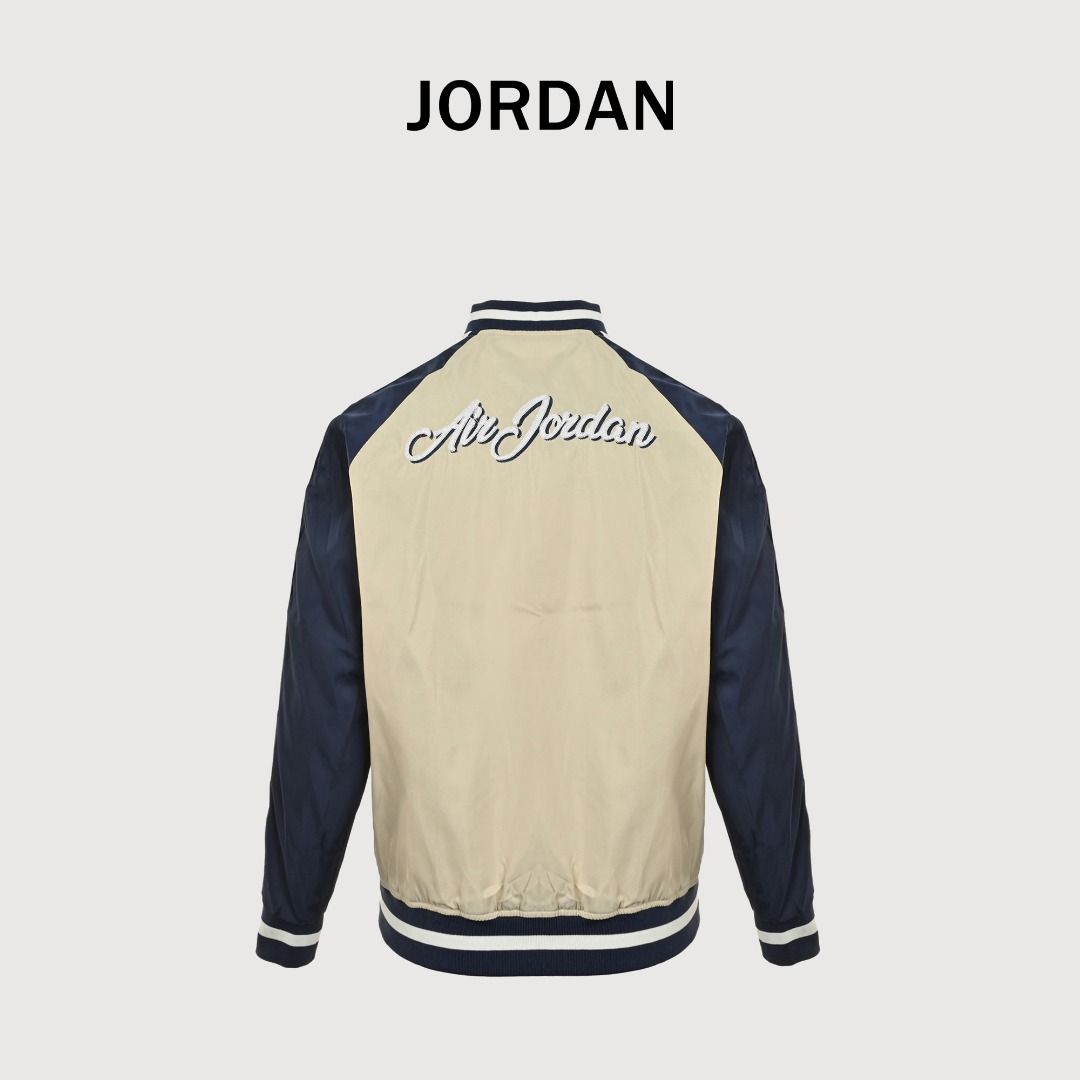 本地自取 💰240
Air Jordan 刺绣徽标撞色拼接夹克外套
新款Air Jordan篮球🏀刺绣棒球⚾️夹克外套, 男女同款 版型帅到起飞🛫️ 独家限定系列
青春灵动碰撞时尚元素,男女必备运动单品,胸前乔丹刺绣logo 后背大刺绣也是潮人必备的标识!!简直帅爆了 螺纹紧密 3D立体剪裁设计 三标齐全 性价比最高价格很香 推荐五星比入单品。运动潮人都喜欢的飞行夹克!融入的AJ的精粹,耐克乔丹迷妹迷弟们赶紧入手!三标齐全!完美品相!
颜色:黑色、米色
Size:M-XXL