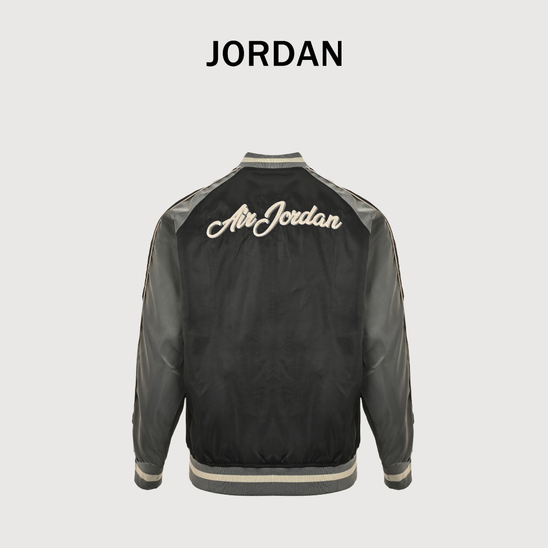 本地自取 💰240
Air Jordan 刺绣徽标撞色拼接夹克外套
新款Air Jordan篮球🏀刺绣棒球⚾️夹克外套, 男女同款 版型帅到起飞🛫️ 独家限定系列
青春灵动碰撞时尚元素,男女必备运动单品,胸前乔丹刺绣logo 后背大刺绣也是潮人必备的标识!!简直帅爆了 螺纹紧密 3D立体剪裁设计 三标齐全 性价比最高价格很香 推荐五星比入单品。运动潮人都喜欢的飞行夹克!融入的AJ的精粹,耐克乔丹迷妹迷弟们赶紧入手!三标齐全!完美品相!
颜色:黑色、米色
Size:M-XXL