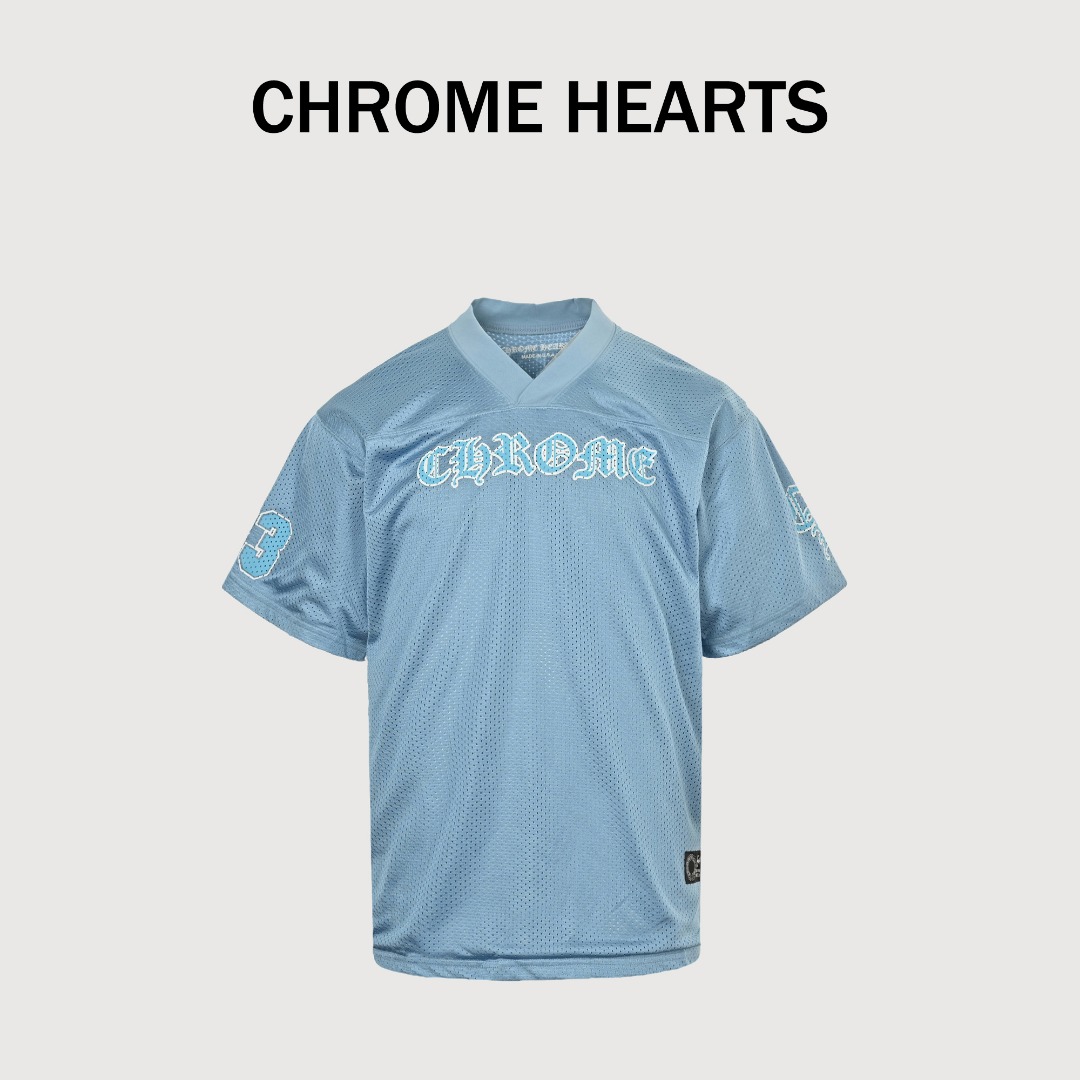 Chrome Hearts 克罗心 25SS 梵文网眼冰球服短袖T恤 采用直喷进口机器印花 五金辅料均开磨定制 正确配置 黑色2025克罗心正品包装 面料采用220克高密100D鸟眼速干材质 双层车法工艺 印花采用丝网菲林工艺(印一次刮一下印花台) 正确高密主唛水洗吊牌 手工缝制