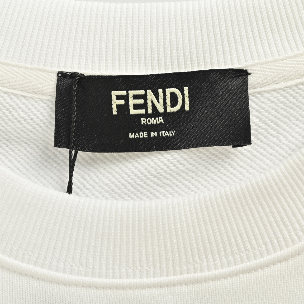 Fendi 芬迪 FD 口袋小眼睛圆领卫衣-莆田鞋,莆田鞋货源,高仿鞋,高仿鞋货源,安福档口,莆田高仿鞋,莆田鞋批发,高仿鞋批发,莆田高仿运动鞋,高仿运动鞋,莆田运动鞋 Fendi 芬迪 FD 口袋小眼睛圆领卫衣