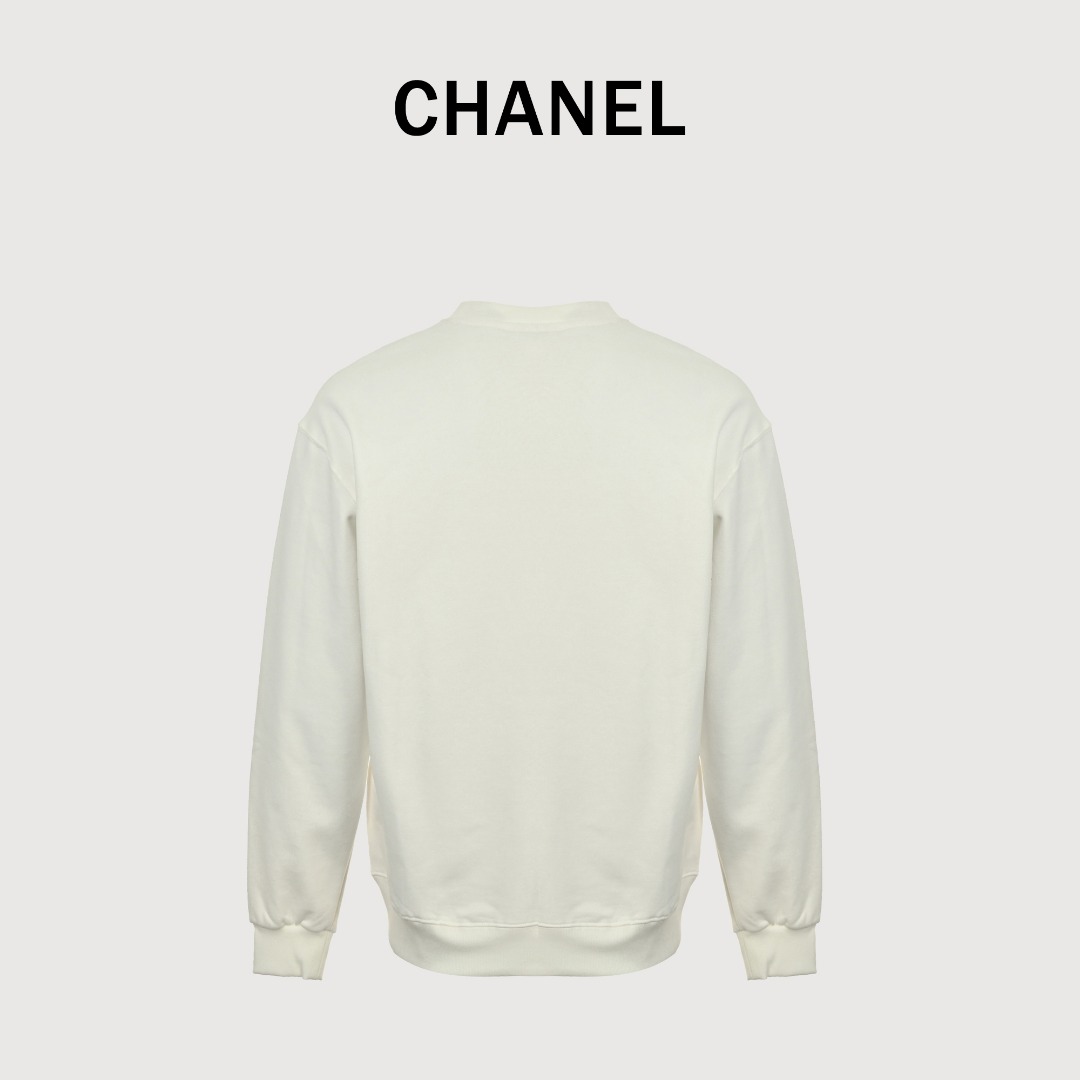 本地自取💰220
CHANEL 香奈儿 25FW 刺绣小标圆领卫衣
480g高级精梳棉面料 专柜领标 代购级白色厚板吊牌 原版吊粒 前后都是立体发泡印花 层次感很强 男女同款 情侣款 oversize版型 宽松
尺码:S-XL