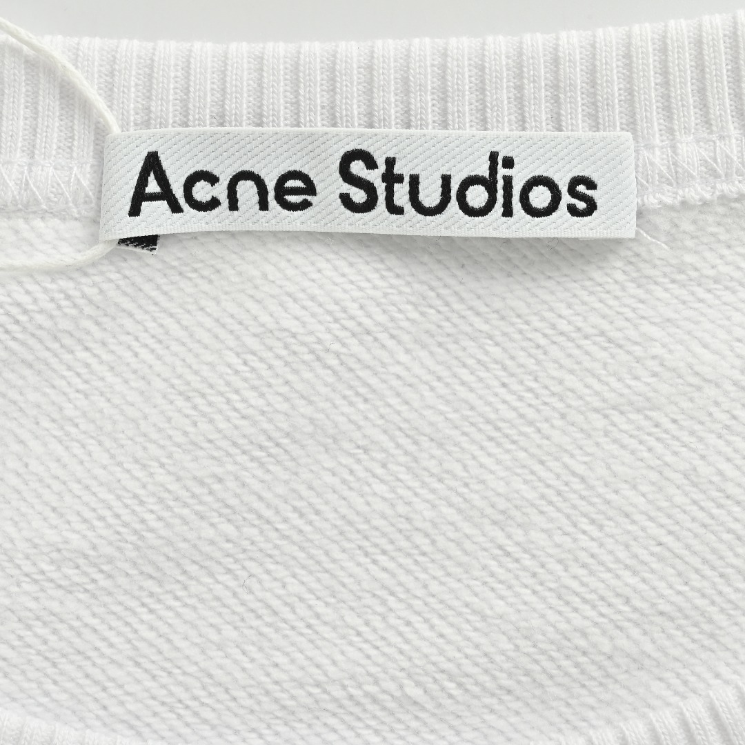本地自取 💰200
Acne Studios 25Fw 字母徽标印花圆领卫衣
定制全棉卫衣面料 手感柔软 采用胶浆印花 使用胶浆印花工艺 定制三标辅料
Size:S-XL