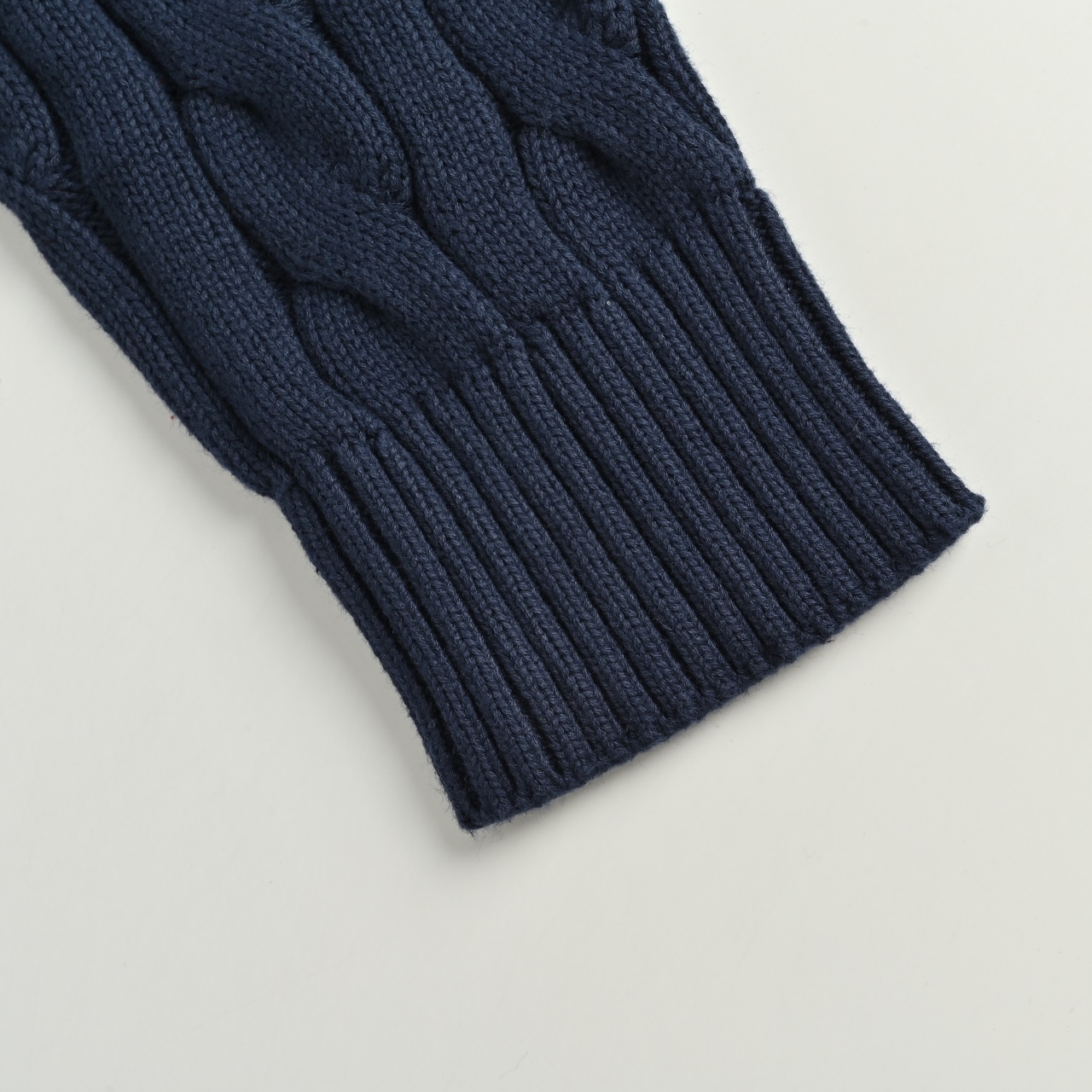 Ralph Lauren/拉夫劳伦 25Fw 绞花粗针混纺圆领毛衣 胸口高密度百灵达万针刺绣-High Quatity Cheap Brand wholesale wholesaler seller Clothes Bags handbags Sneakers Top Fashion Clothing Shoes from China Factory Chinese suppliers best Quality Beautiful Price Ralph Lauren/拉夫劳伦 25Fw 绞花粗针混纺圆领毛衣 胸口高密度百灵达万针刺绣