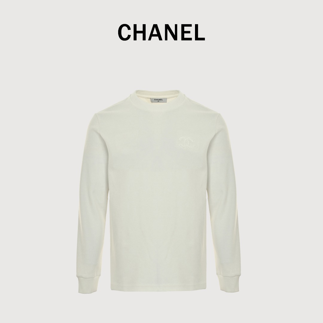 本地自取💰160
CHANEL/香奈儿 25Fw 暗纹编织logo双C立体刺绣长袖T恤
简约而不简单的情侣款,高级香 明明很简单的设计,看上去就是一眼的高级!
定织定染 水洗柔滑长绒棉、克重310克、最新专柜款,打底衫长袖
柔软爽滑 肤感细腻 贴身着穿十分干爽透气!
这件衣服的灵魂之处编织刺绣工艺
胸前的小香双C图案刺绣,后背双C字母logo刺绣
立体饱满的logo十分显精致 进口珍珠面材质,
可见其用心设计 版型非常简洁干练,气质满满。
绝版单品,代购版本,随意对比!男女同款
颜色:黑色,白色,蓝色
Size: M-XXXL