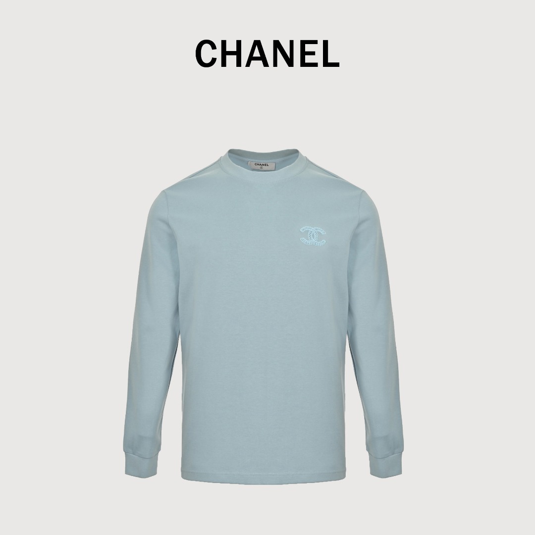 本地自取💰160
CHANEL/香奈儿 25Fw 暗纹编织logo双C立体刺绣长袖T恤
简约而不简单的情侣款,高级香 明明很简单的设计,看上去就是一眼的高级!
定织定染 水洗柔滑长绒棉、克重310克、最新专柜款,打底衫长袖
柔软爽滑 肤感细腻 贴身着穿十分干爽透气!
这件衣服的灵魂之处编织刺绣工艺
胸前的小香双C图案刺绣,后背双C字母logo刺绣
立体饱满的logo十分显精致 进口珍珠面材质,
可见其用心设计 版型非常简洁干练,气质满满。
绝版单品,代购版本,随意对比!男女同款
颜色:黑色,白色,蓝色
Size: M-XXXL