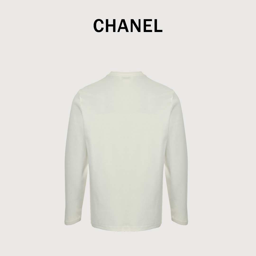 本地自取💰160
CHANEL/香奈儿 25Fw 暗纹双C大logo字母立体刺绣长袖T恤
简约而不简单的情侣款,高级香 明明很简单的设计,看上去就是一眼的高级!
定织定染 水洗柔滑长绒棉、克重310克、最新专柜款,打底衫长袖
柔软爽滑 肤感细腻 贴身着穿十分干爽透气!
这件衣服的灵魂之处编织刺绣工艺
胸前双C大logo字母立体刺绣刺绣
立体饱满的logo十分显精致 进口珍珠面材质,
可见其用心设计 版型非常简洁干练,气质满满。
绝版单品,代购版本,随意对比!男女同款
颜色:黑色,白色
Size: M-XXXL