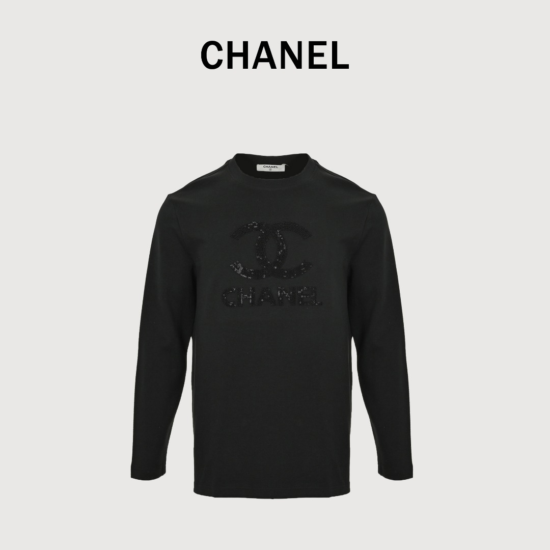 本地自取💰160
CHANEL/香奈儿 25Fw 暗纹双C大logo字母立体刺绣长袖T恤
简约而不简单的情侣款,高级香 明明很简单的设计,看上去就是一眼的高级!
定织定染 水洗柔滑长绒棉、克重310克、最新专柜款,打底衫长袖
柔软爽滑 肤感细腻 贴身着穿十分干爽透气!
这件衣服的灵魂之处编织刺绣工艺
胸前双C大logo字母立体刺绣刺绣
立体饱满的logo十分显精致 进口珍珠面材质,
可见其用心设计 版型非常简洁干练,气质满满。
绝版单品,代购版本,随意对比!男女同款
颜色:黑色,白色
Size: M-XXXL