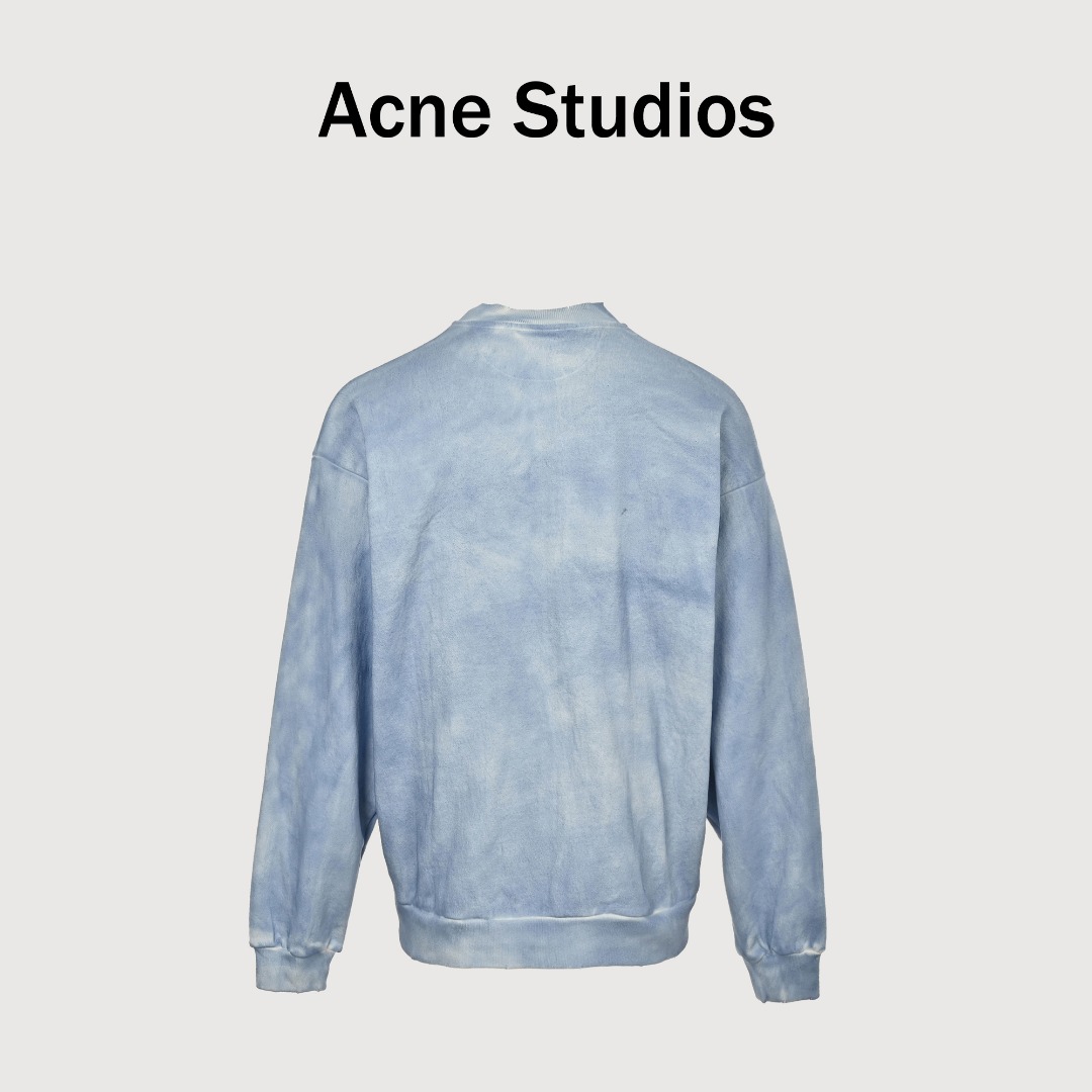 本地自取💰280
Acne Studios 25FW 1996喷墨拉链棒球服外套
重磅针织棉+丝麻面料混纺织造 
高标准做旧水洗工艺让成衣着身舒爽透气 高工艺渲染做旧水洗纹理套毛的工艺也是绝佳效果 
出众的OS裁剪版型彰显个性活力 面料自带做旧磨破起绒工艺效果设计并非起球哦 全新破坏处理完美演绎了不同层次艺术的魅力让复古感更加的强烈彰显个性另类时尚 复古式印花Logo精细 日本多彩褪色涂层胶浆印花技术做到了与面料浑然一体 
尺码：S-XL