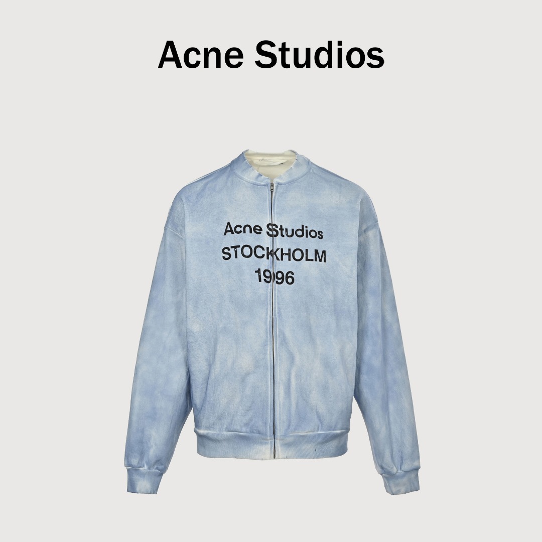 本地自取💰280
Acne Studios 25FW 1996喷墨拉链棒球服外套
重磅针织棉+丝麻面料混纺织造
高标准做旧水洗工艺让成衣着身舒爽透气 高工艺渲染做旧水洗纹理套毛的工艺也是绝佳效果
出众的OS裁剪版型彰显个性活力 面料自带做旧磨破起绒工艺效果设计并非起球哦 全新破坏处理完美演绎了不同层次艺术的魅力让复古感更加的强烈彰显个性另类时尚 复古式印花Logo精细 日本多彩褪色涂层胶浆印花技术做到了与面料浑然一体
尺码:S-XL
