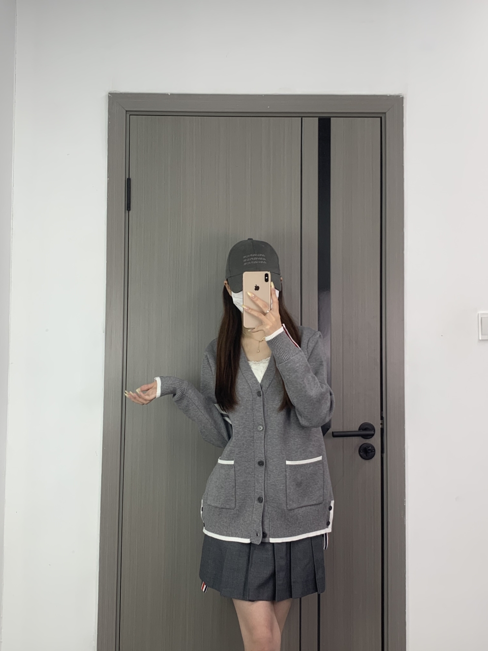 Thom Browne/汤姆布朗 25Fw 前短后长羊毛开衫外套 上身效果#