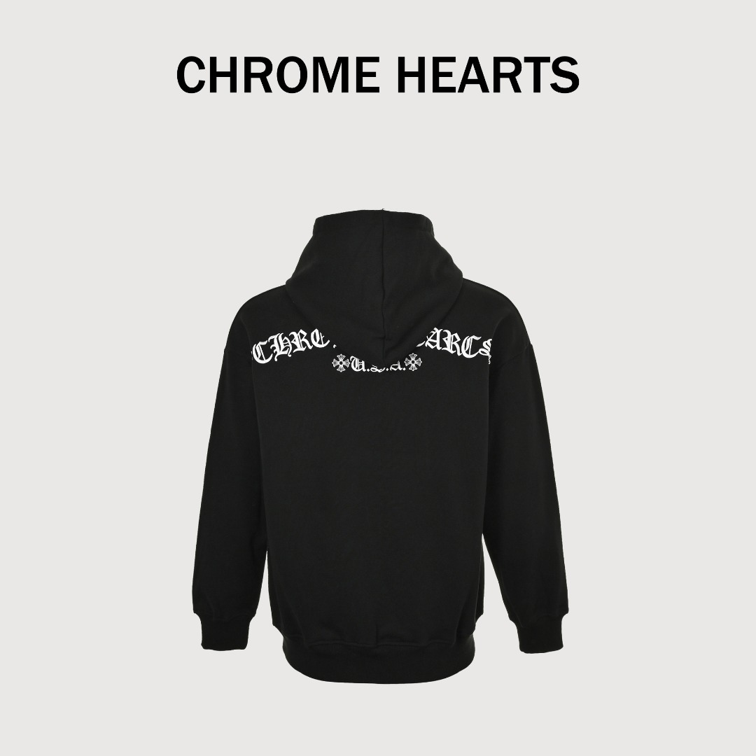 本地自取💰240 
Chrome Hearts/克罗心 经典梵文字Logo绣花连帽卫衣
定织定染480g平纹面料 内里抓绒 洗水后差不多510g 非常硬挺厚实
 肌理感是非常强烈的 螺纹为定做扁机螺纹 配套单独定织，
时尚百搭单品 秋冬衣橱必备 十分耐看 有风度的同时保持温度 ，
如果说款式让你一眼发亮 那品质才是你更应该关注的点 相比价格我们抓的是品质
 这个品质除了换码很难让人有点击退款的欲望，拿到手就是爱不释手的感觉 
情侣款 os版型 版型质感拉满 不挑年龄 不挑身材 ！
颜色：白色、黑色
Size:XS-L