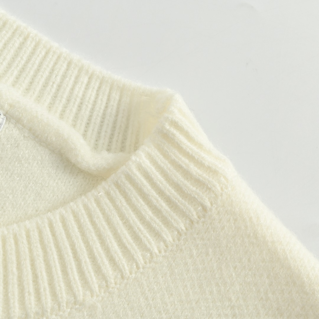 本地自取💰260 CHANEL 香奈儿24ss重工编织麻花经典大Logo提花针织毛衣 顶级原单版本 Color:黑色 白色 Size:S M L