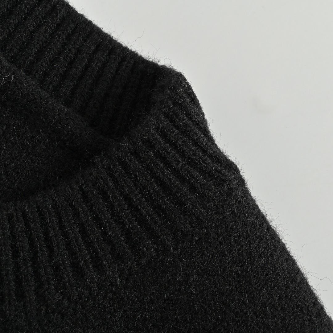 本地自取💰260 CHANEL 香奈儿24ss重工编织麻花经典大Logo提花针织毛衣 顶级原单版本 Color:黑色 白色 Size:S M L