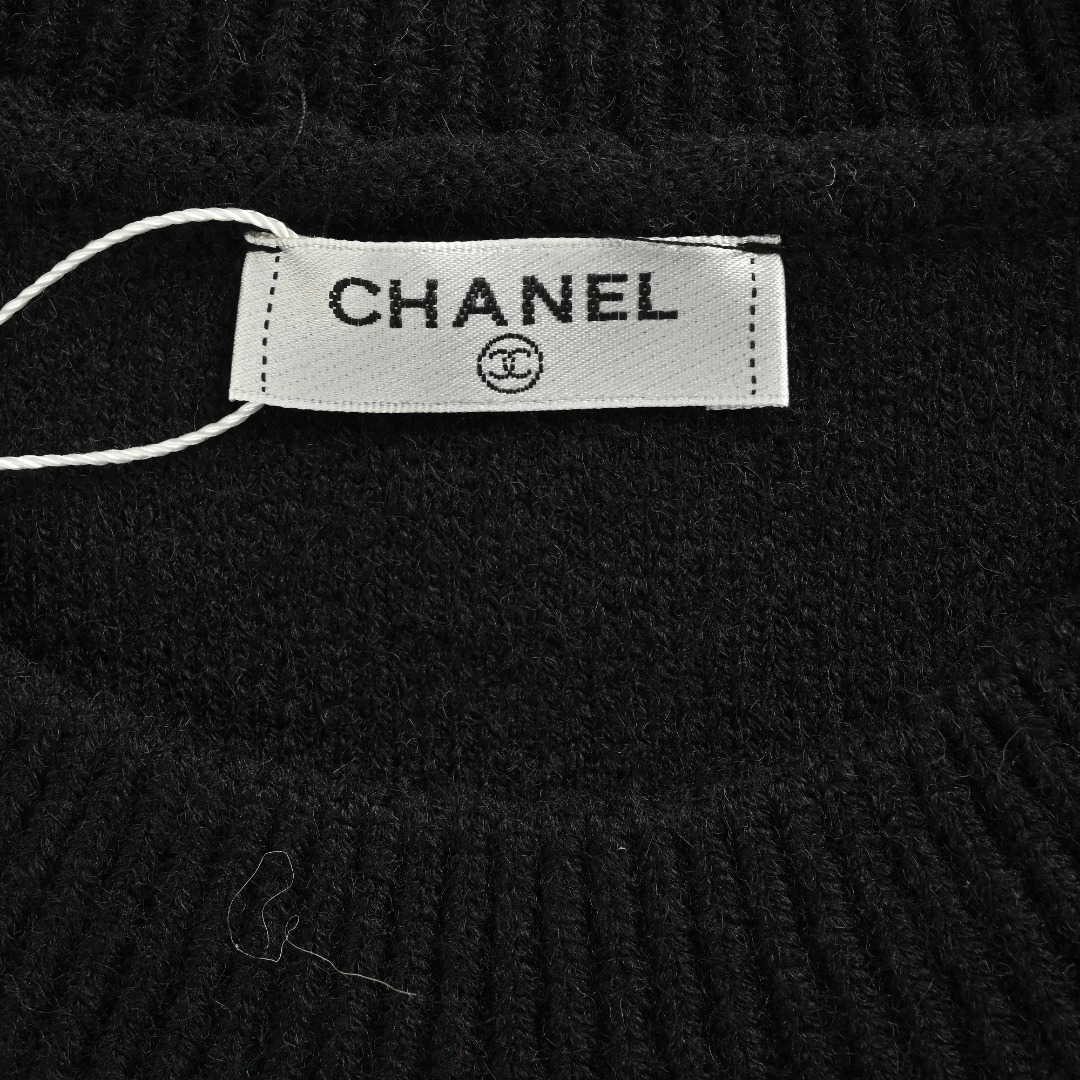 本地自取💰260 CHANEL 香奈儿24ss重工编织麻花经典大Logo提花针织毛衣 顶级原单版本 Color:黑色 白色 Size:S M L