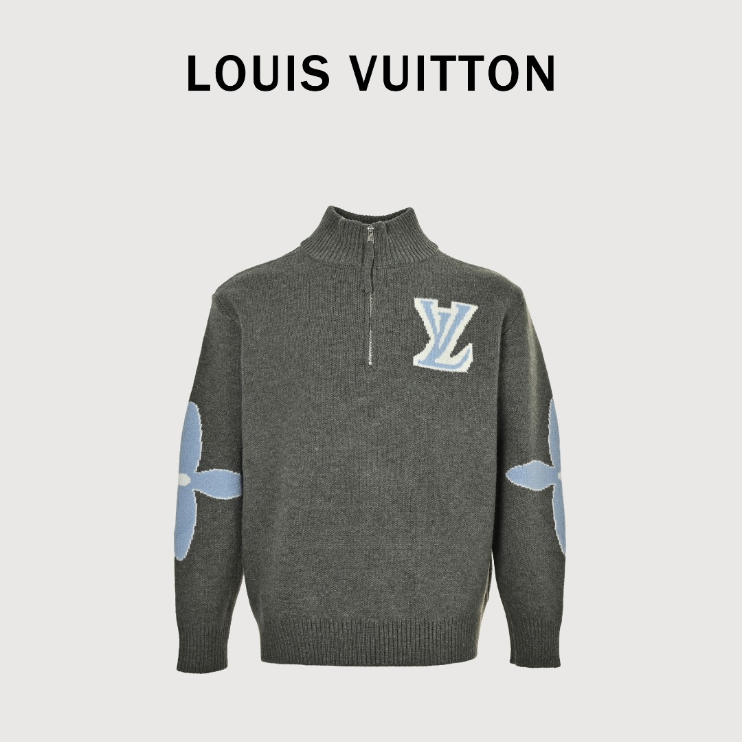 Louis Vuitton路易威登LV 25ss经典提花针织半拉链套头立领大版型毛衣 25ss新款棉质针织束腰夹克以提花嵌花工艺勾勒品牌标识,将 LV 字母 标识分饰前后,可轻松融入日常造型.男女同款 情侣款高版本 1⃣️面料细腻穿着非常舒适 版型宽松轻松驾驭 2⃣️料子厚实 克重高 上身潮流之外也兼顾保暖 3⃣️同步还原官网细节 做到1:1细节还原 颜色:灰色 白色 红色 蓝色