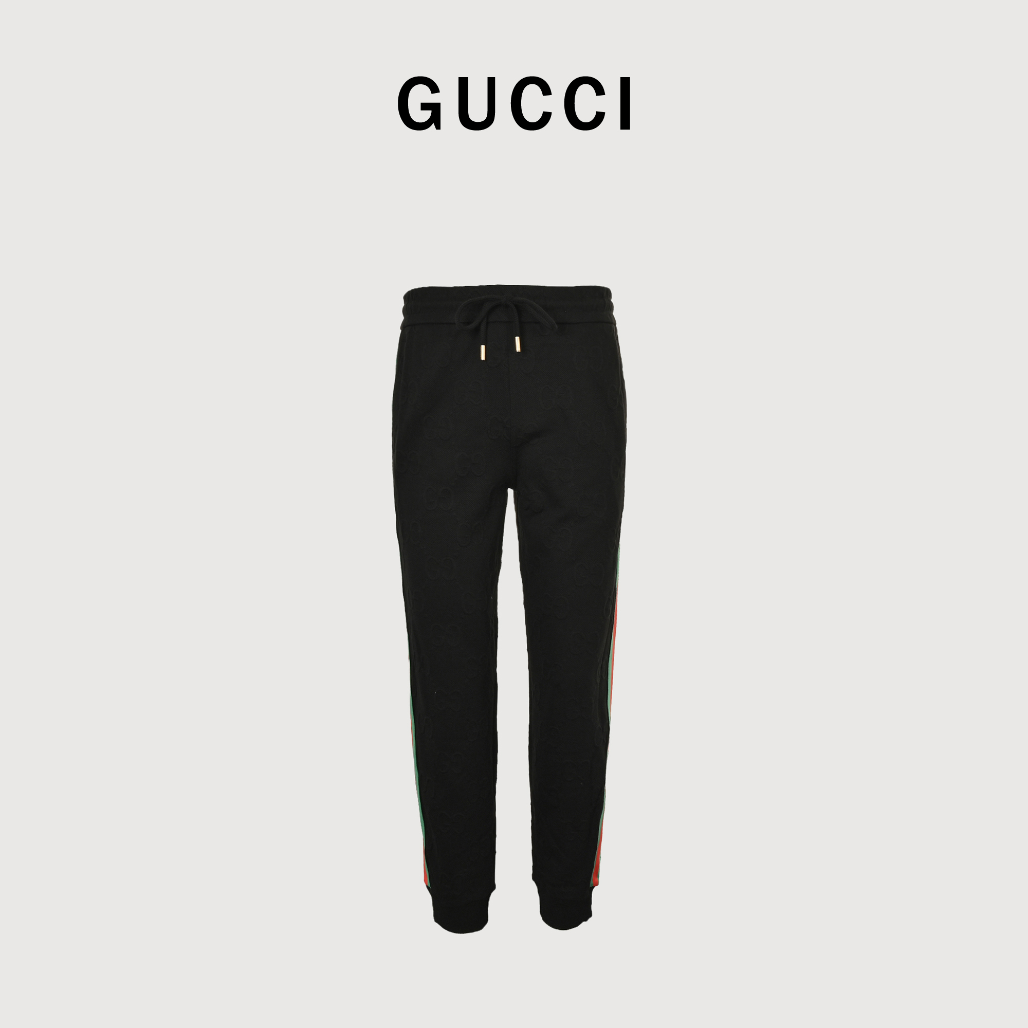 本地自取💰240
Gucci/古驰 25Fw 双G暗纹提花红绿织带拼接套装长裤
这款GG平纹针织面料借鉴复古运动装设计,定制纯棉面料,
双面进口绣花机刺绣工艺 定制定染,手感非常舒服 ,
腿部侧边红绿织带点缀 细节满分 休闲宽松版型 显瘦百搭
适合日常通勤约会 搭配运动鞋或小白鞋都很好看!
搭配同款拉链外套更佳!
颜色:黑色,白色
Size: S-XL