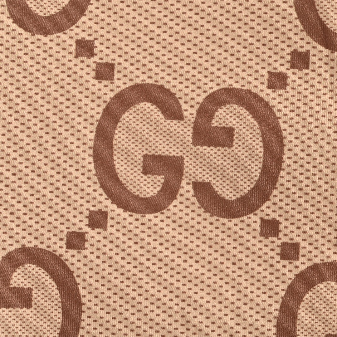 本地自取 💰240
Gucci/古驰 25Fw 满印GG红绿织带套装长裤
· 原材料高密度棉质帆布 定染出丹宁运动休闲裤
· 两侧口袋设计 撞色螺纹接口
· 多处红绿织带交接设计
· 原版主唛水洗吊牌防潮纸包装
Size:S-XL