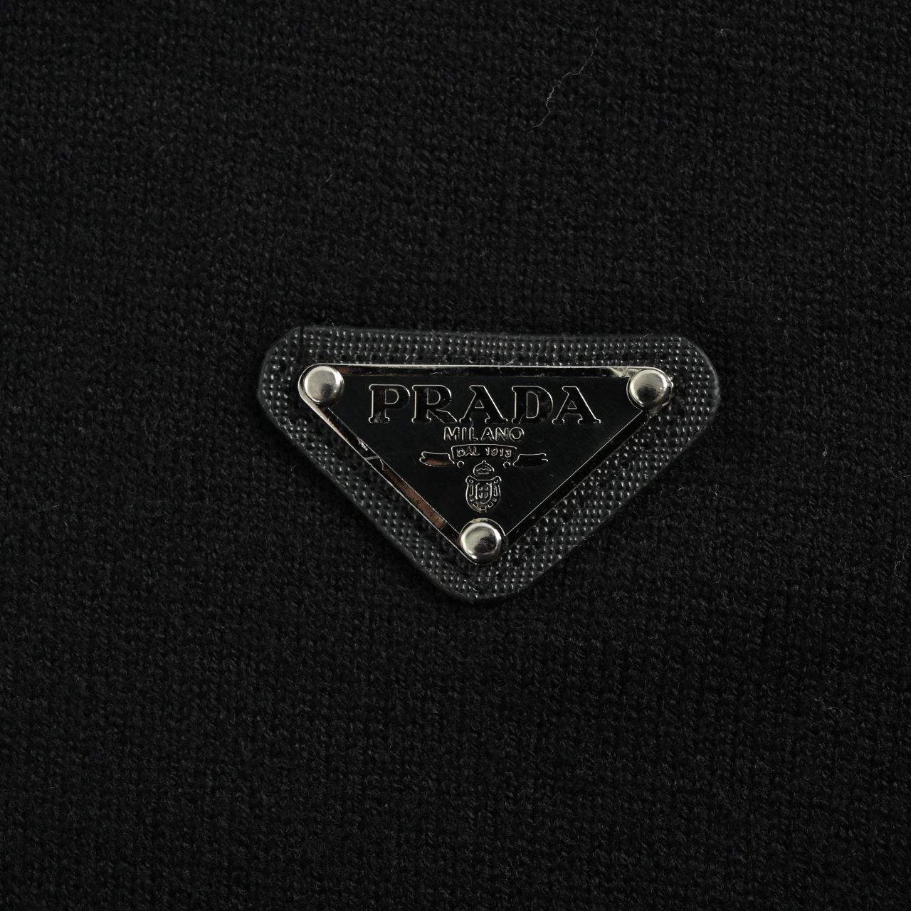 Prada 普拉达 25Fw 经典三角标圆领针织毛衣