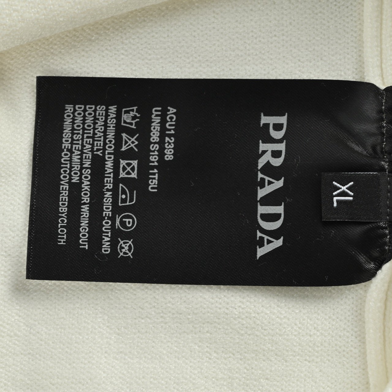 Prada 普拉达 25Fw 经典三角标圆领针织毛衣 经典针织条纹毛衣 定染纱线 零色差