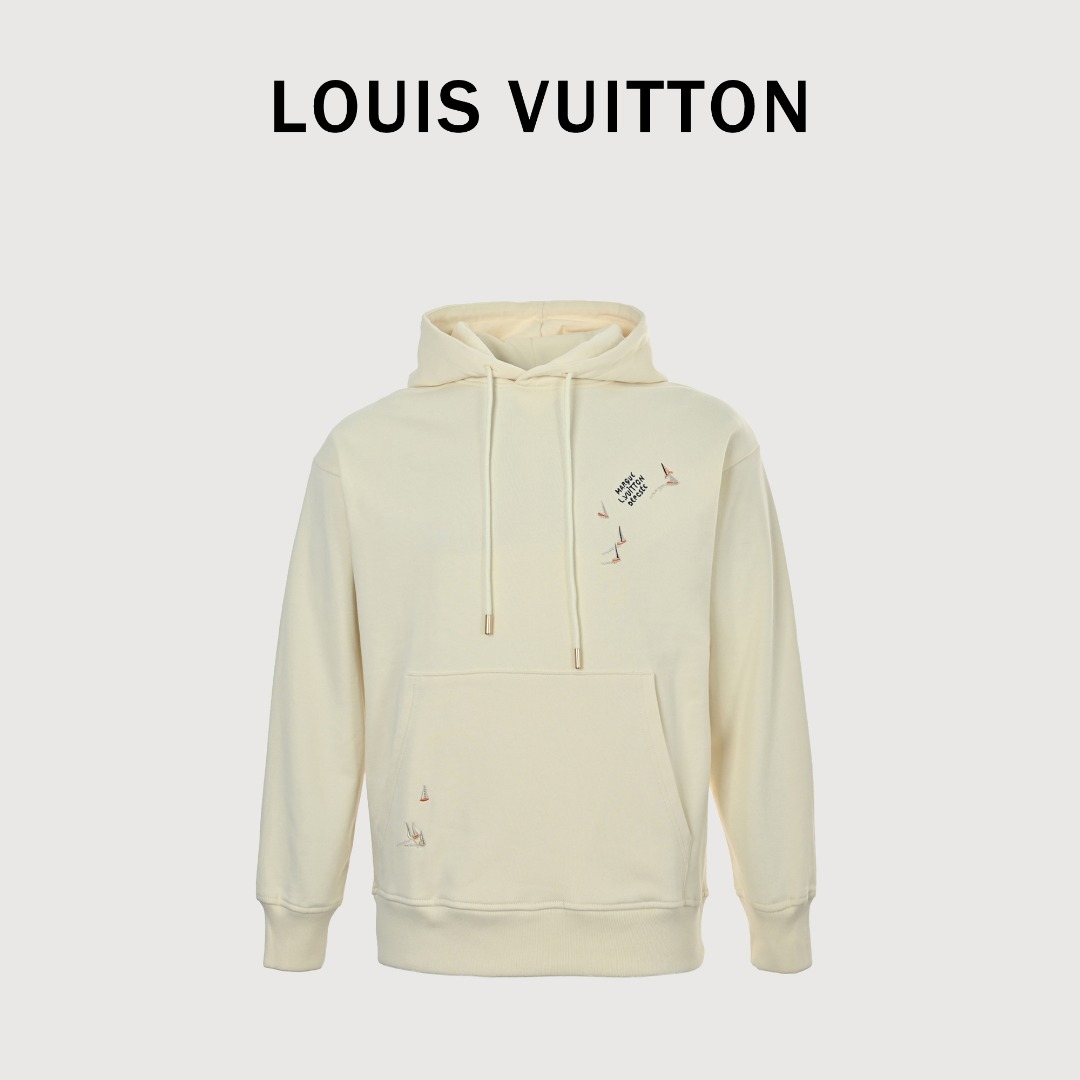 LouisVuitton/路易威登 25Fw帆船刺绣连帽卫衣 原版14800购入,原版定制480g全棉鱼鳞底布料,颜色按原版定染,这款饰有LV 帆船赛图案,进口机刺绣,前幅4万9千针,后幅13万针.原版一致. 五金开模定做.帽里双层,立挺有型.迷你帆船是对新一季迷人的航海主题的致敬,被精心刺绣在背后形成一个巨大的LV徽标.男女同款