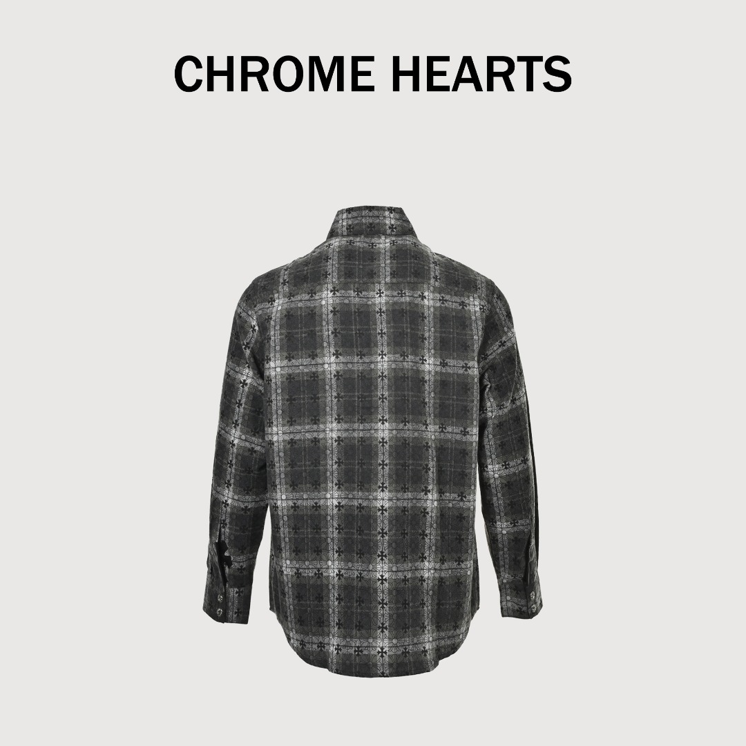 本地自取💰260 Come hearts/克罗心25ss皮标金属格仔衬衫外套 原版克罗家独特身份饰银扣十字皮章，定制染色暗纹品牌花纹面料，高品质对格对花剪裁，衣袖处十字架皮牌拼接，前胸单侧贴布口袋设计定制高品质刻字五金辅料做旧的复古银扣，版型立体。上身又飒又帅。自然而然的高街风格 上身效果自然不用多说 妥妥的潮流最前线充满活力的设计和百搭的属性，不管怎么搭配都能穿出惊喜！ 码数：S-XL