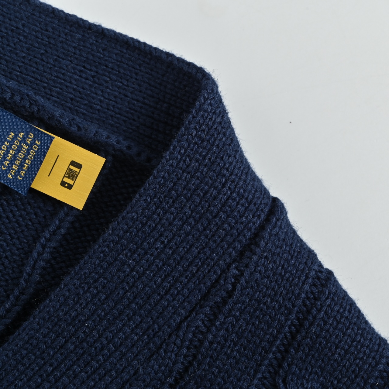 本地自取💰240
Ralph Lauren/拉夫劳伦 25Fw 刺绣小马标绞花针织毛衣开衫
胸口高密度百灵达万针刺绣,吊牌辅料全部还原原版。
面料采用进口纯棉纱线混纺羊毛,上身舒适高级感拉满,无数网红博主穿搭必备,原版超级慢买到,一件针织衫就能穿出不一样的时尚感觉。
表面面料带羊绒的雾面感觉,蓬松度够够的,可以说做到乱真的高度,一眼就是顶级品质!
复古的多巴胺配色,经典耐看,性价比很高,强烈推荐
Size:S-XL