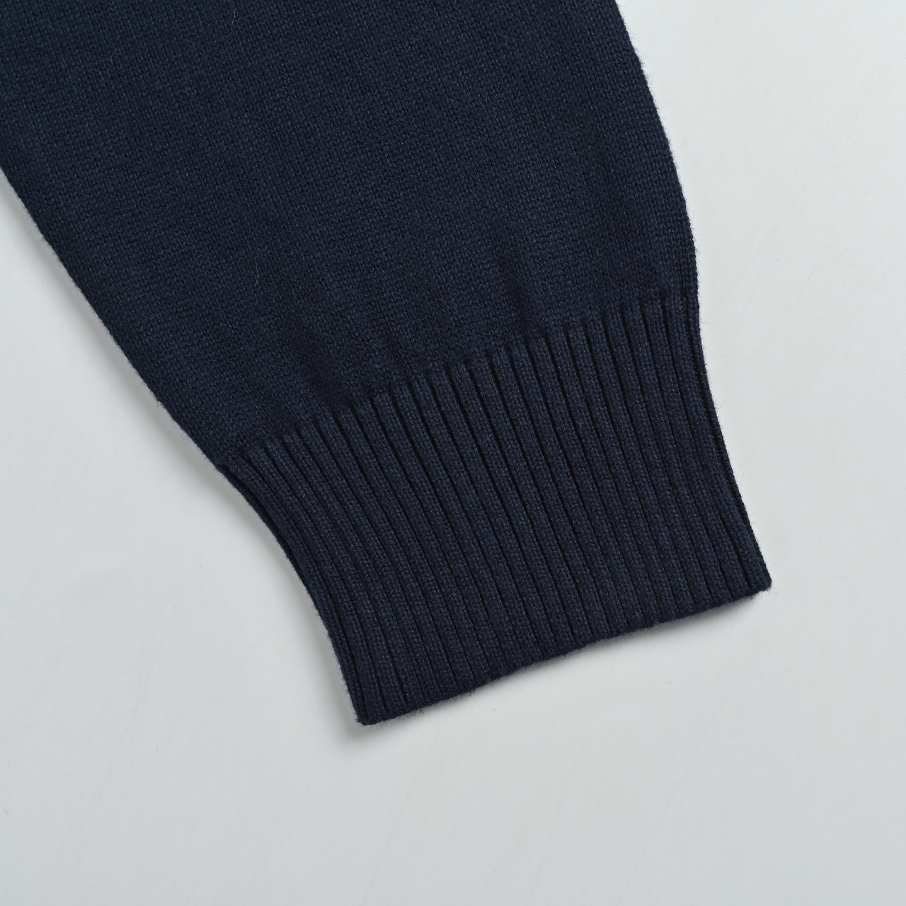 MONCLER/蒙口MC 小标Logo 半拉链针织毛衣