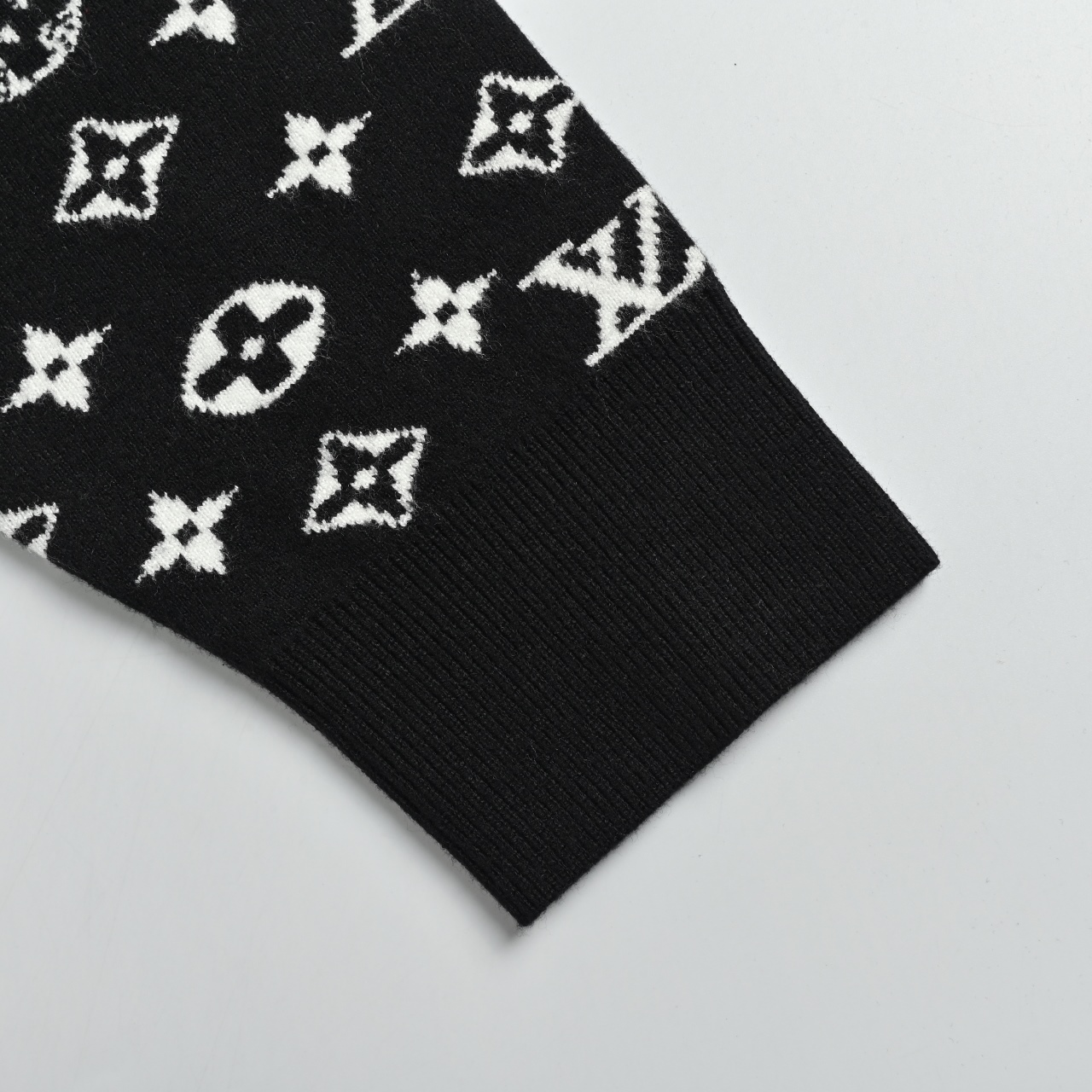 Louis Vuitton/路易威登 25Fw 提花渐变毛衣