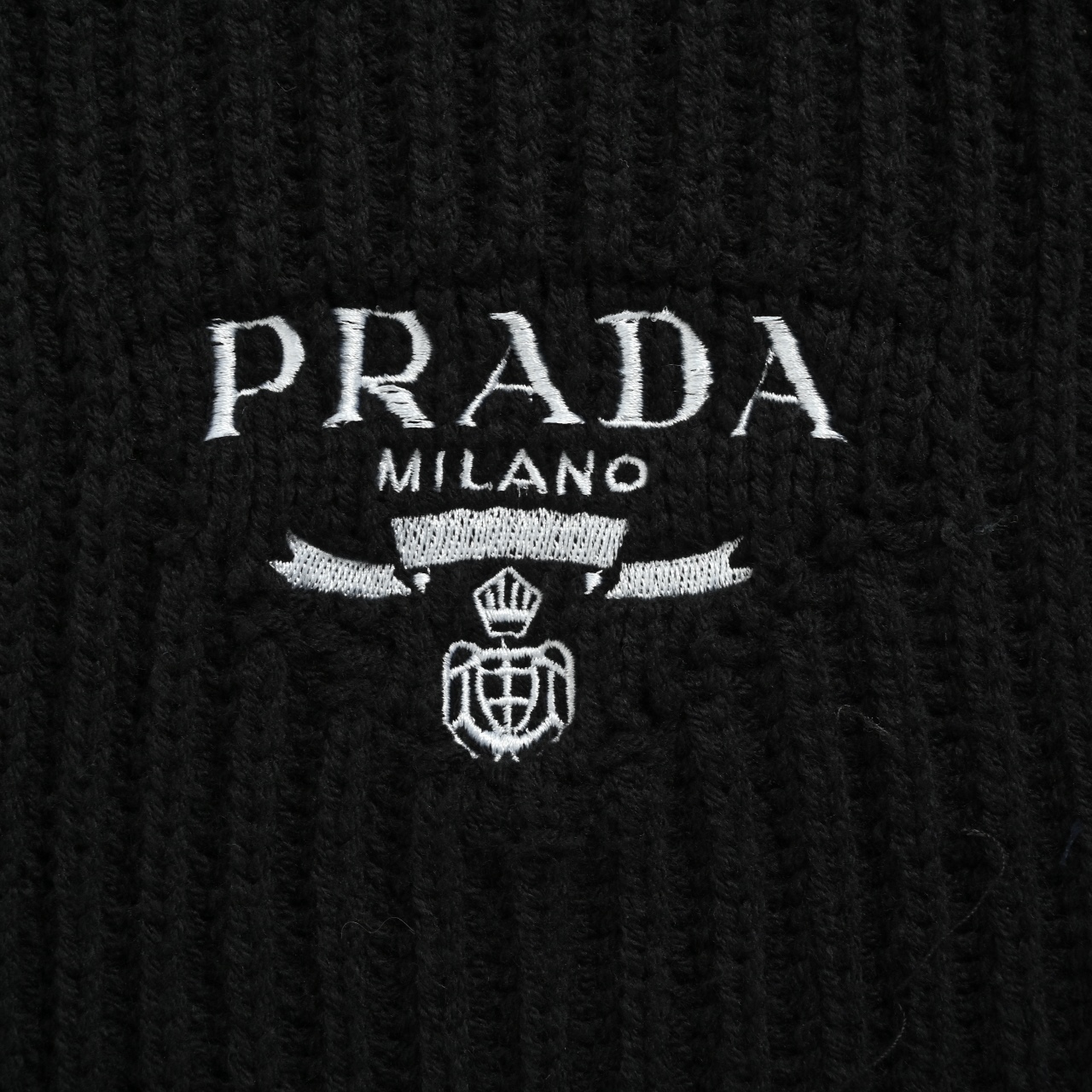 Prada 普拉达 pa倒三角 徽章刺绣 针织毛衣外套黑色
