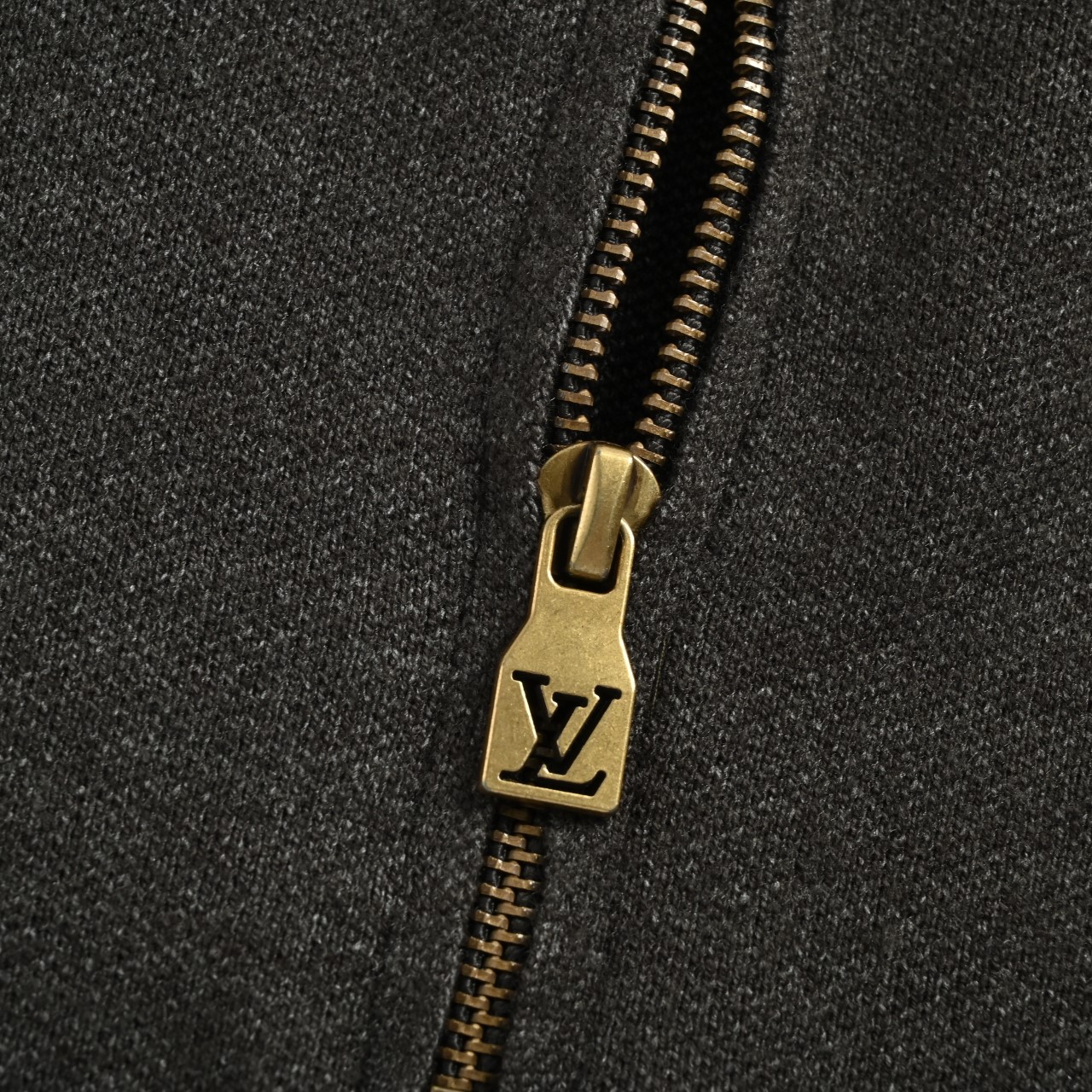 Louis Vuitton/路易威登 25Fw 大号老花字母logo半拉链针织毛衣