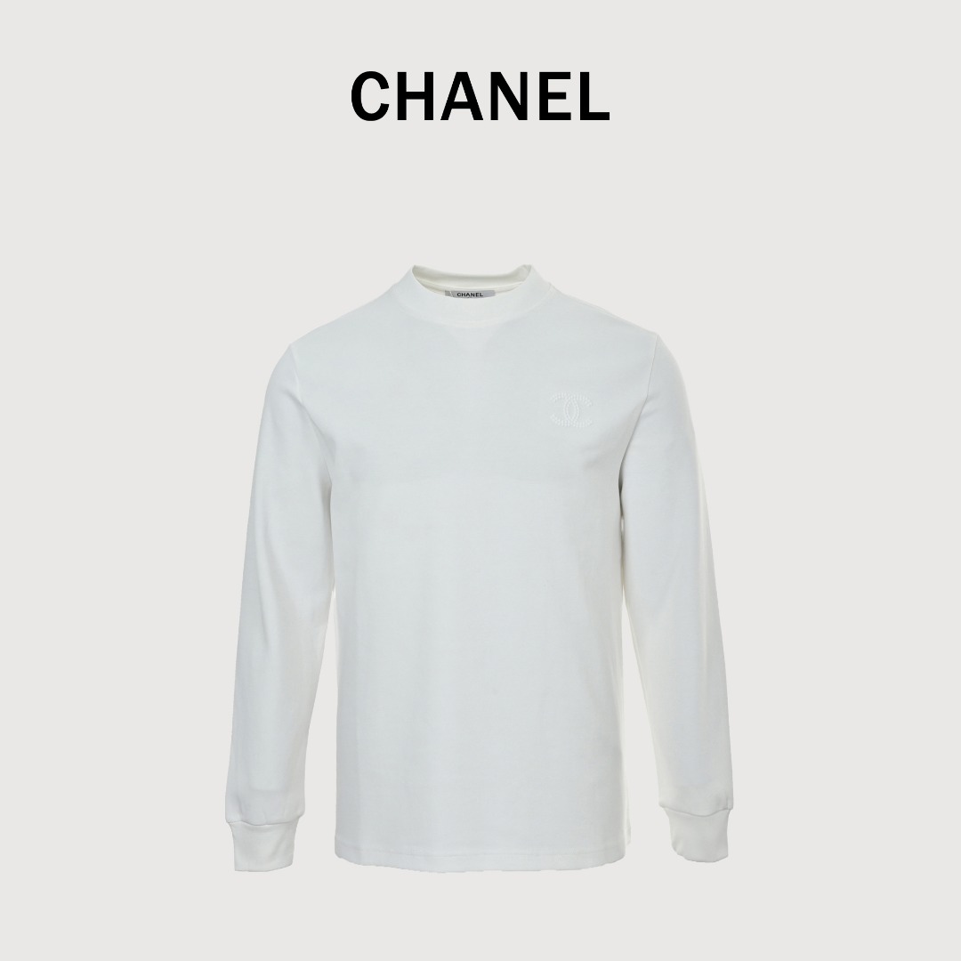 本地自取💰160
CHANEL/香奈儿 25Fw 暗纹编织logo双C立体刺绣长袖T恤
简约而不简单的情侣款,高级香 明明很简单的设计,看上去就是一眼的高级!
定织定染 水洗柔滑长绒棉、克重310克、最新专柜款,打底衫长袖
柔软爽滑 肤感细腻 贴身着穿十分干爽透气!
这件衣服的灵魂之处编织刺绣工艺
胸前的小香双C图案刺绣,后背双C字母logo刺绣
立体饱满的logo十分显精致 进口珍珠面材质,
可见其用心设计 版型非常简洁干练,气质满满。
绝版单品,代购版本,随意对比!男女同款
颜色:黑色,白色,蓝色
Size: M-XXXL