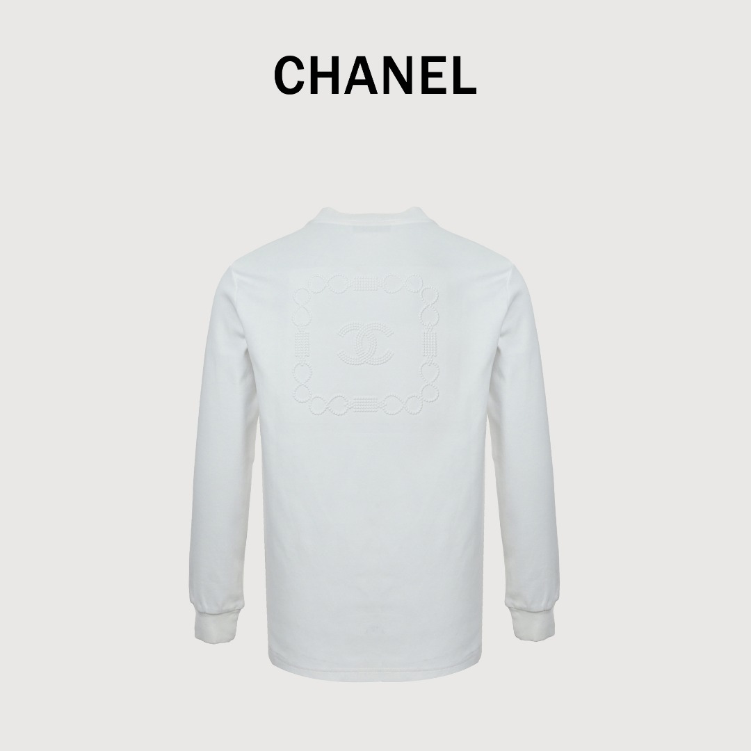 本地自取💰160
CHANEL/香奈儿 25Fw 暗纹编织logo双C立体刺绣长袖T恤
简约而不简单的情侣款,高级香 明明很简单的设计,看上去就是一眼的高级!
定织定染 水洗柔滑长绒棉、克重310克、最新专柜款,打底衫长袖
柔软爽滑 肤感细腻 贴身着穿十分干爽透气!
这件衣服的灵魂之处编织刺绣工艺
胸前的小香双C图案刺绣,后背双C字母logo刺绣
立体饱满的logo十分显精致 进口珍珠面材质,
可见其用心设计 版型非常简洁干练,气质满满。
绝版单品,代购版本,随意对比!男女同款
颜色:黑色,白色,蓝色
Size: M-XXXL