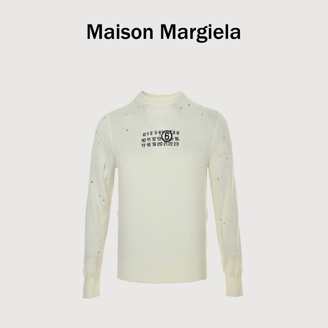 本地自取 💰240 Maison Margiela/马吉拉 25Fw 数字提花破洞毛衣 定织羔羊绒 亲肤细腻，以三大工艺造高级感——手工抽针抽离纱线，形成不规则镂空；德国机提花织品牌数字图案，立体生动；成衣洗水加软去味，手感更优。数字点缀与破坏性设计碰撞！ Size:S-XL