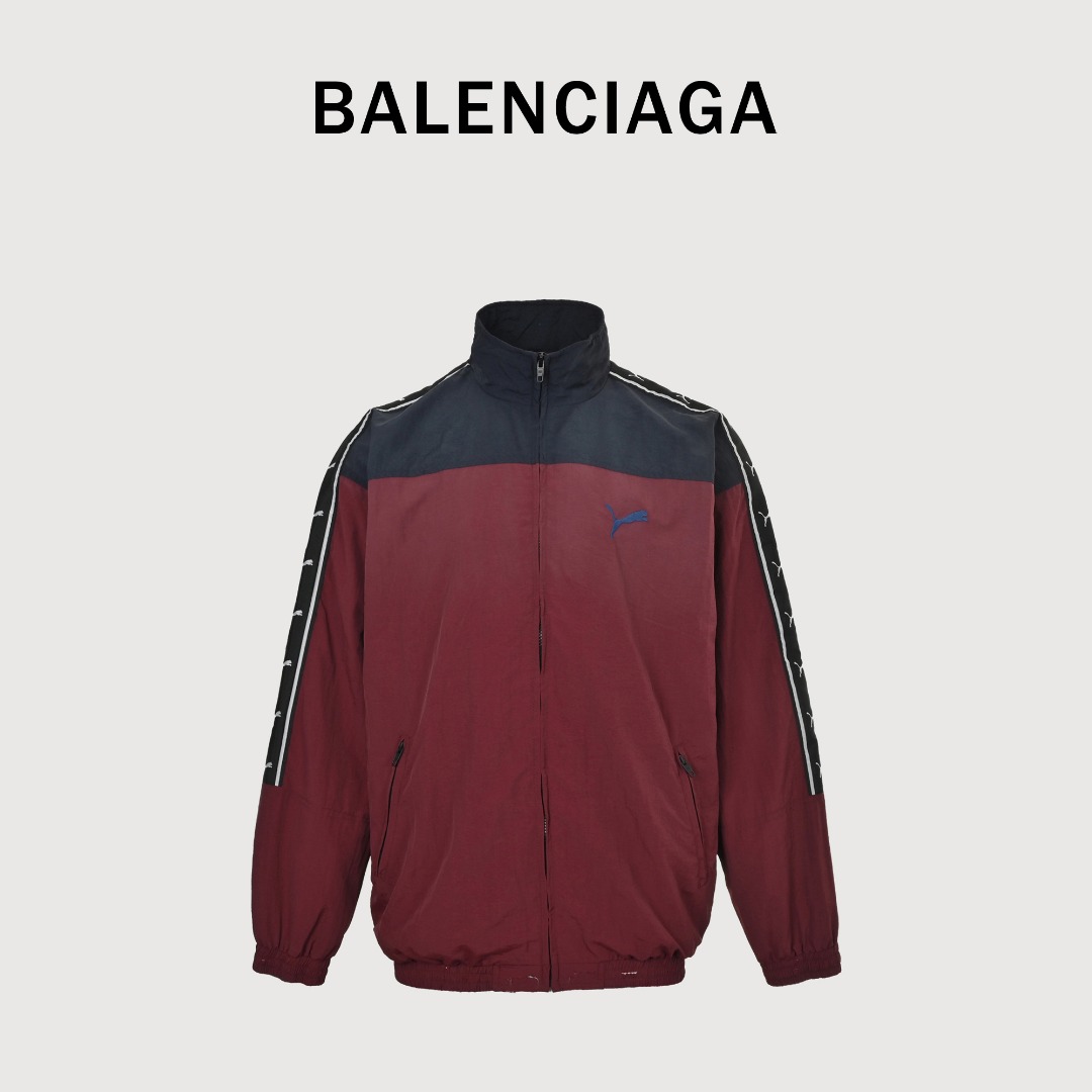 本地自取💰340
BALENCIAGA巴黎世家BLCG X PUMA彪马 联名做旧套装运动外套
基底材质是棉质混纺针织面料，提供亲肤、透气、舒适的穿着感。增强面料的耐用性、保形性和抗皱能力，并赋予其经典运动服的光滑感和挺括感。款式进行了手工打磨，衣服上出现的破洞、毛边和磨损并非随意为之。它们的位置、大小和形态都经过精心设计，模仿的是长期穿着后自然磨损的状态。破洞边缘的纱线松散，形成毛躁的须边，增加了视觉上的“年代感”。衣服的颜色不是均匀的，而是在手臂、肩膀等容易产生摩擦的部位，出现自然的、深浅不一的褪色效果。男女同款 
Size：XS-L