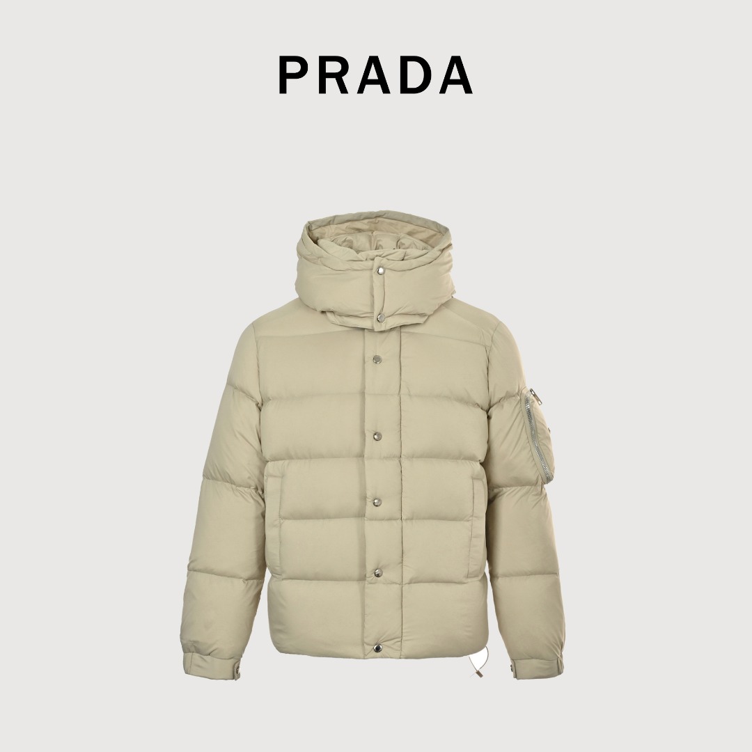 🅿🆁🅰~ 面包羽绒服 Prada/ 普拉达 胸标口袋logo 男女同款羽绒服 采用80高端绒.配色:黑色 米色 帽子可随意拆卸