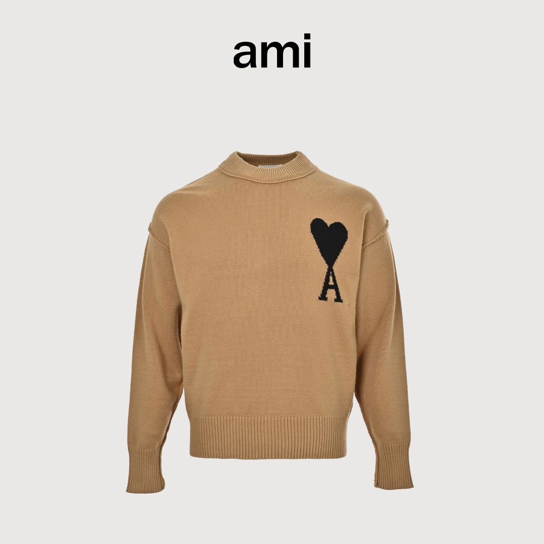 本地自取💰260
AMI PARIS 圣诞限定系列 爱心针织圆领毛衣
官方刚刚发售的圣诞限定款,爱心前所未有的采用银丝纹绣工艺,blingbling的甚是好看!!!
圣诞限定系列,无性别风格商品,招牌Boxy Fit宽松版型,Ami de Coeur 圣诞爱心纹绣工艺
G size:S-XL