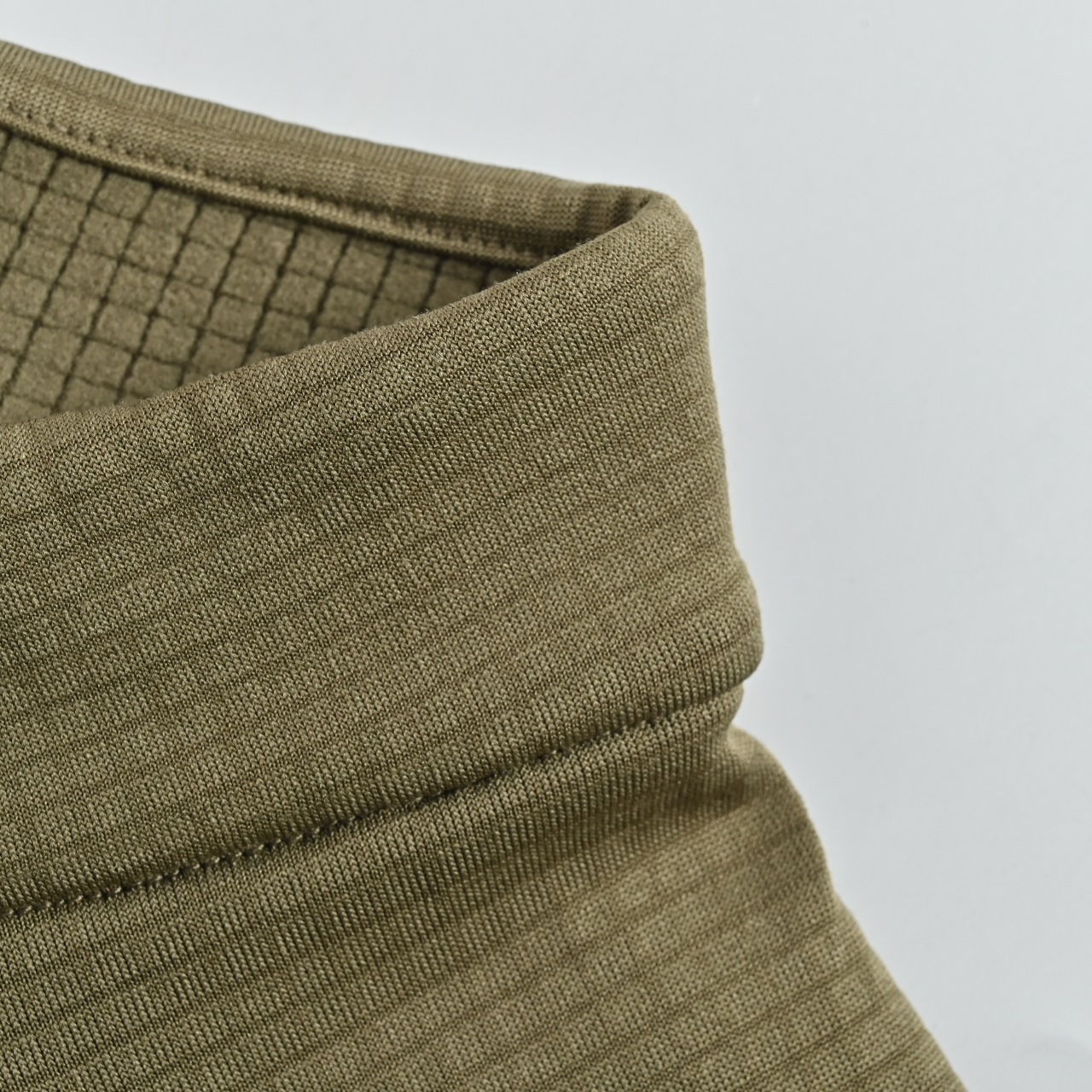 本地自取💰220
DESCENTE迪桑特RWSB男女POLARTEC抓绒亲肤保暖滑雪中层针织套头衫
内搭秋冬新款 透气 保暖 上身特别舒服、 外穿 打底 运动 多场景穿搭 达人必备!
迪桑特的面料大家应该都清楚,全部定制客供,不是一般面料能够比拟的。前期上的很多迪桑特的东西,都非常受大家的欢迎,本期这款长袖加绒T,绝对也是给大家一个福利!
高弹力尼龙客供面料,手感质感乃至上身体验感都绝佳。速干紧身,高弹力面料上身非常有型。健身,休闲,运动穿着绝对是你不二的选择!
Size: M-3XL