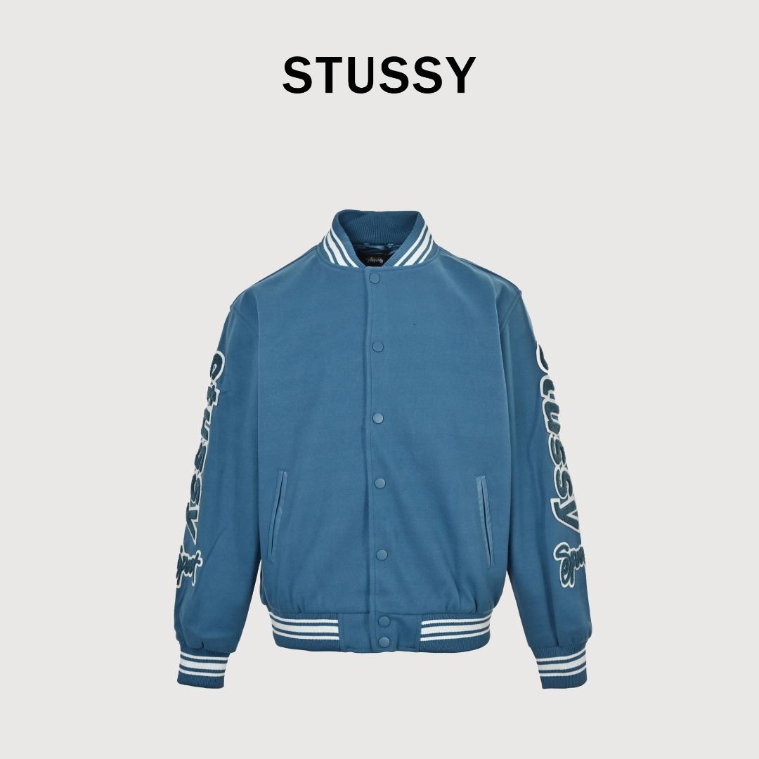 本地自取 💰280
Stussy/斯图西 25Fw 手臂毛巾绣字母棒球服外套
Stussy新款双袖植绒麒麟臂贴布刺绣棒球服夹克 男女同款，巨优惠高热单品双袖经典的字母贴花设计 简约却有着很好的分辨率！美式学院风 ,高克重毛呢混纺面料，多处解构拼接 袖子弹力绳设计 更加机能有型 让人眼前一亮 立体裁剪 耗时耗力 胸前定制经典s家贴标logo 凸显品牌身份 logo设计 更加美式复古 上身版型巨帅无比男女情侣可穿 不挑身材！
Size:M-XXL