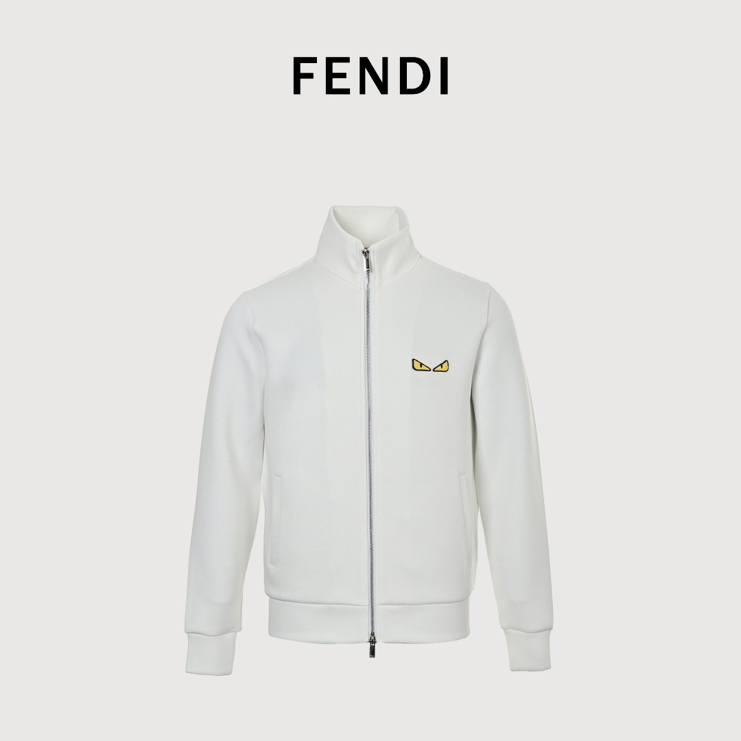 本地自取💰320
Fendi/芬迪 25FW小怪兽刺绣眼睛拉链立领外套
Fendi/芬迪 2025秋冬最新爆款立领外套 面料精选高支高密双股空气层长绒棉 手感超级舒服 logo精选全进口环保材质 超级漂亮!
颜色:白色,黑色
尺码: M-3XL