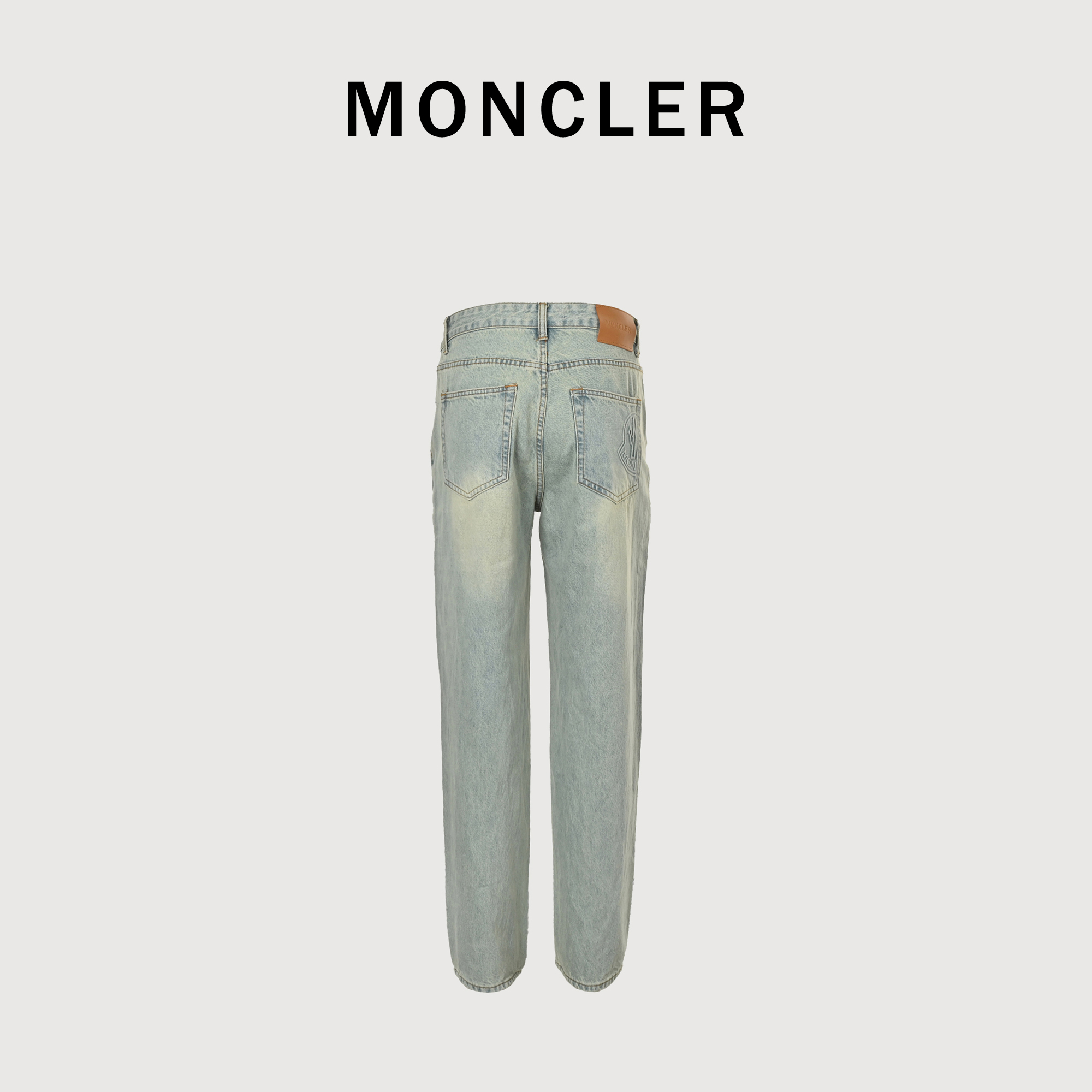 本地自取💰260
Moncler/蒙口 25Fw后袋半logo压花牛仔长裤
今年为止做的最牛逼的牛仔裤,重度水洗工艺,暗藏玄机的细节非常多,这次主推的裤子无论是版型还是上身都太完美,不如去做20件短袖的时间,面料采用12.2盎司上等牛仔布,牛仔只有到了12盎司以上才有牛仔独特的高端质感,水洗数次打样非常满意。上身超级帅气,刺绣饱满立体,质感细腻,自成一体,视觉感爆满!
Size:S-XL