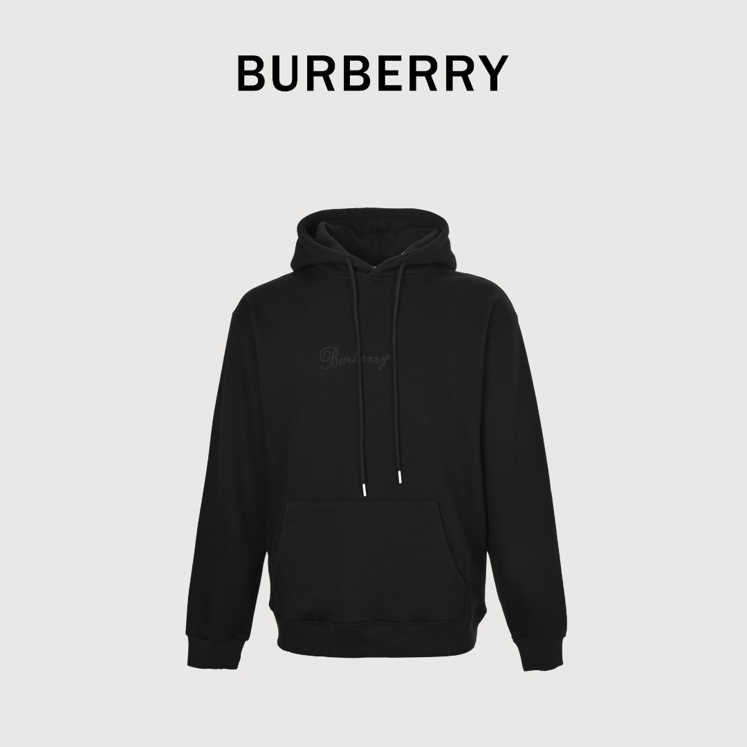 本地自取💰250
Burberry 巴宝莉 25FW 签名字母帽衫
480g高级精梳棉面料 专柜领标 代购级白色厚板吊牌 原版吊粒 前后都是立体发泡印花 层次感很强 男女同款 情侣款  oversize版型 宽松
尺码：S-XL