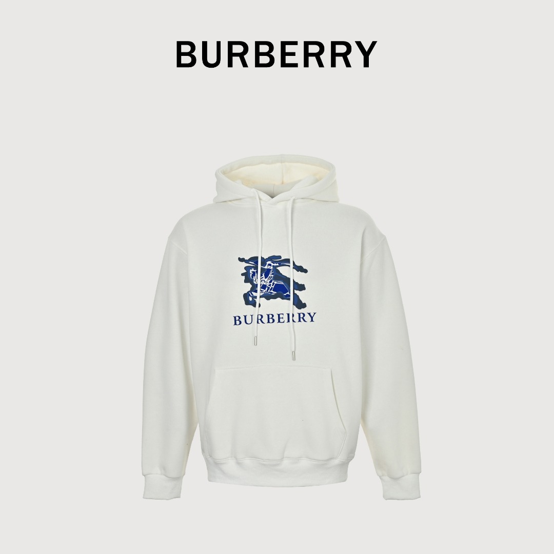 本地自取💰250
 Burberry 巴宝莉 25FW 描边战马帽衫
480g高级精梳棉面料 专柜领标 代购级白色厚板吊牌 原版吊粒 前后都是立体发泡印花 层次感很强 男女同款 情侣款  oversize版型 宽松
尺码：S-XL