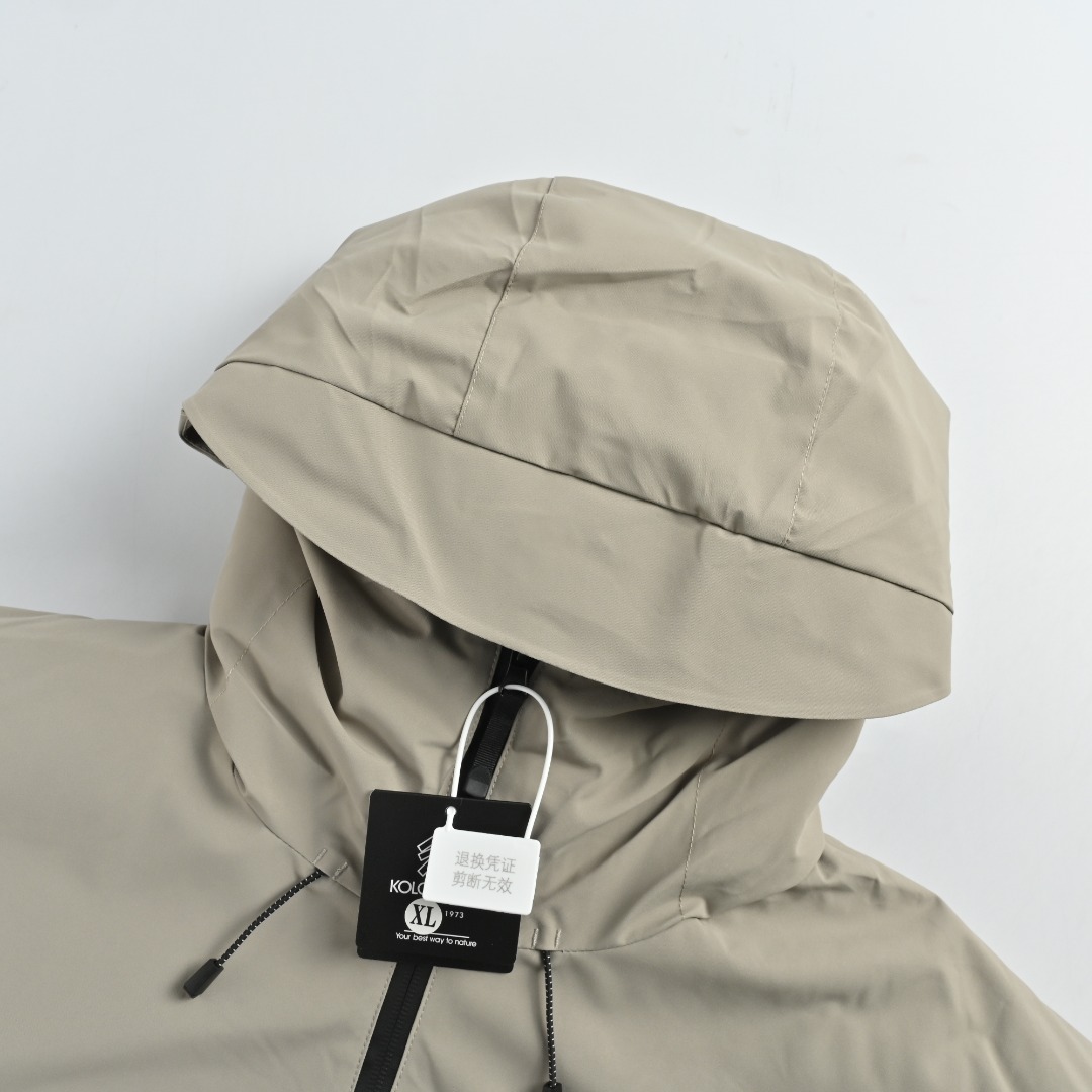 本地自取💰300
KOLON SPORT 可隆 棉服外套
韩国官方同步—采用未采用PFC(全氟化合物)的环保GORE-TEX面料能 够轻松抵御风雨 也能将汗汽排除体外 保持穿着时的舒适感 并采用稍宽松版型 能与其他层产品一起搭配叠穿 适合高强度徒步时穿着 版型- RELAX提供户外运动时充分的活动性
设计亮点-采用防风、防水、防泼水新能出色的GORE-TEX 2L面料 所使用的GORE-TEX面料采用了对环境更友好的EPE防护膜 同时不使用对环境具备致命影响的PFC全氟化合物 WATERTIGHT防水拉链,防止进入夹克以及口袋内部 在寒冷的冬天,作为一件外壳产品,采用了具备一定宽松量的版型 袖口采用魔术贴 下摆采用调节绳 可随意调节尺寸 搭配款穿着 功能性 一防水 防止外部雨水进入夹克内部 防泼水 防止水侵湿面料 将水快速弹落透湿 将服装内部汗汽排除至外部防风 防止风进入内部 面料功能性- GORE-TEX 具备防水功能的 GORE-TEX防水膜 还具有非常优异的透湿性能 可非常轻易地将汗汽排出 另外 可完全防风 通过防风 防止因冷风导致的失温情况发生
L SIZE:M-3XL