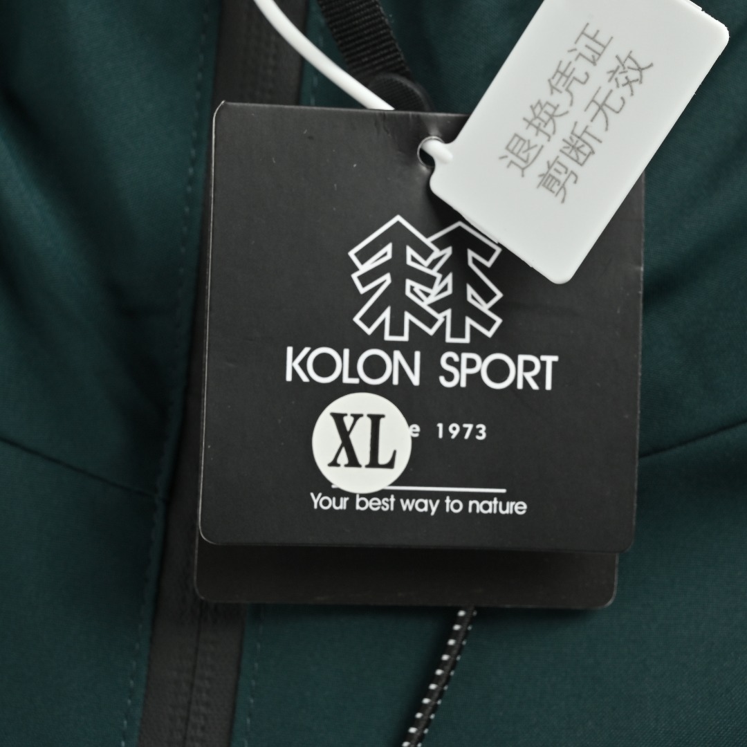 本地自取💰300
KOLON SPORT 可隆 棉服外套
韩国官方同步—采用未采用PFC(全氟化合物)的环保GORE-TEX面料能 够轻松抵御风雨 也能将汗汽排除体外 保持穿着时的舒适感 并采用稍宽松版型 能与其他层产品一起搭配叠穿 适合高强度徒步时穿着 版型- RELAX提供户外运动时充分的活动性
设计亮点-采用防风、防水、防泼水新能出色的GORE-TEX 2L面料 所使用的GORE-TEX面料采用了对环境更友好的EPE防护膜 同时不使用对环境具备致命影响的PFC全氟化合物 WATERTIGHT防水拉链,防止进入夹克以及口袋内部 在寒冷的冬天,作为一件外壳产品,采用了具备一定宽松量的版型 袖口采用魔术贴 下摆采用调节绳 可随意调节尺寸 搭配款穿着 功能性 一防水 防止外部雨水进入夹克内部 防泼水 防止水侵湿面料 将水快速弹落透湿 将服装内部汗汽排除至外部防风 防止风进入内部 面料功能性- GORE-TEX 具备防水功能的 GORE-TEX防水膜 还具有非常优异的透湿性能 可非常轻易地将汗汽排出 另外 可完全防风 通过防风 防止因冷风导致的失温情况发生
L SIZE:M-3XL