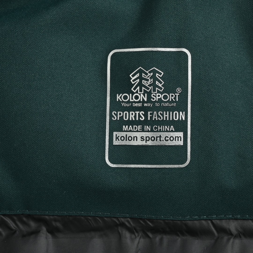 本地自取💰300
KOLON SPORT 可隆 棉服外套
韩国官方同步—采用未采用PFC(全氟化合物)的环保GORE-TEX面料能 够轻松抵御风雨 也能将汗汽排除体外 保持穿着时的舒适感 并采用稍宽松版型 能与其他层产品一起搭配叠穿 适合高强度徒步时穿着 版型- RELAX提供户外运动时充分的活动性
设计亮点-采用防风、防水、防泼水新能出色的GORE-TEX 2L面料 所使用的GORE-TEX面料采用了对环境更友好的EPE防护膜 同时不使用对环境具备致命影响的PFC全氟化合物 WATERTIGHT防水拉链,防止进入夹克以及口袋内部 在寒冷的冬天,作为一件外壳产品,采用了具备一定宽松量的版型 袖口采用魔术贴 下摆采用调节绳 可随意调节尺寸 搭配款穿着 功能性 一防水 防止外部雨水进入夹克内部 防泼水 防止水侵湿面料 将水快速弹落透湿 将服装内部汗汽排除至外部防风 防止风进入内部 面料功能性- GORE-TEX 具备防水功能的 GORE-TEX防水膜 还具有非常优异的透湿性能 可非常轻易地将汗汽排出 另外 可完全防风 通过防风 防止因冷风导致的失温情况发生
L SIZE:M-3XL