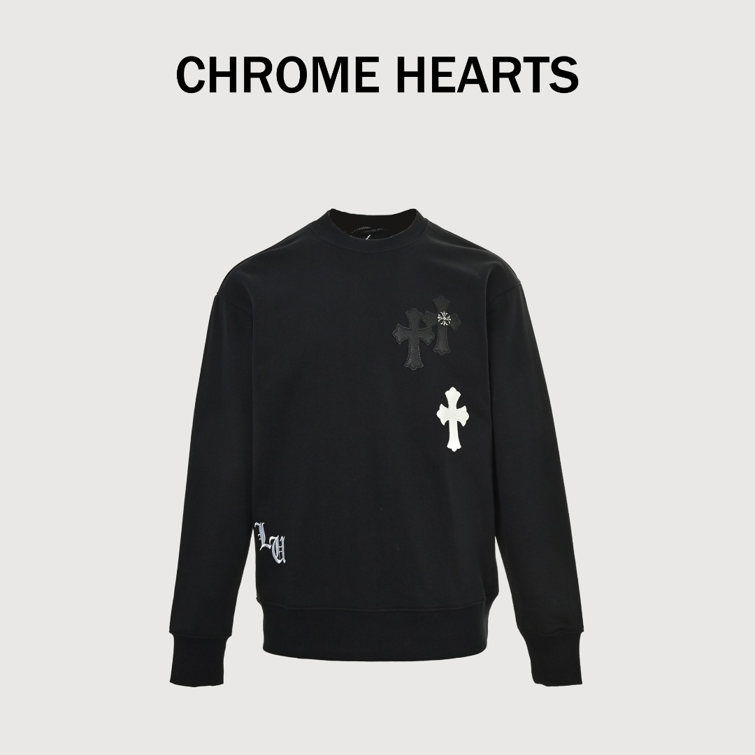 本地自取 💰220
Chrome Hearts/克罗心 25Fw 皮标十字架圆领卫衣
· 采用480克纯棉双纱鱼鳞毛圈面料  
· 面部无尘烧毛工艺 底部吸毛 环保活性染 
· 进口田岛机器刺绣贴布皮革十字架
· 进口田岛机器刺绣logo字母
· 手缝五金克罗心
· 双针车线跨缝工艺
· 原版主唛水洗吊牌防潮纸包装
   颜色：白色/黑色
Size:S-XL