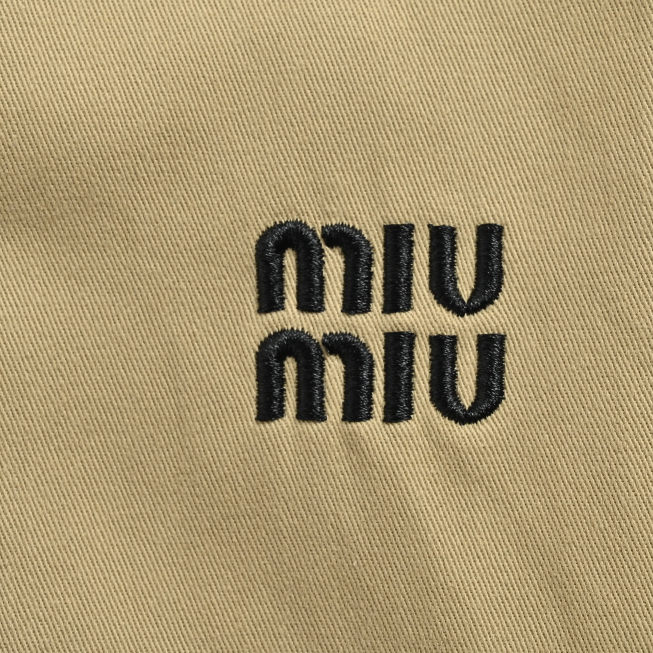 MIU MIU缪缪MM 刺绣夹克外套 定制定染双梭幻纹奢料+棉韵天丝素纹里衬布