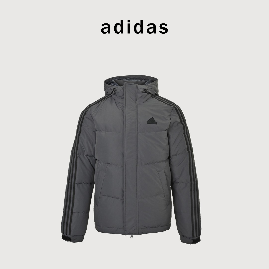 本地自取💰450
Adidas 阿迪达斯 男女情侣款连帽羽绒服
2025年冬季 超级保暖效果贼好,今年冬天一定冷 充绒量足 让这个冬天不在冷了 上身效果非常好 整个身体都保暖了 80%白鸭绒 20%羽毛 锁绒效果好 不拽绒 门襟双道压线 品质看得 任何人都驾驭 衣服胸前经典小Logo经久不衰 柜品质 厚实又保暖 冬天一件足够 做工精细 内里车工走线非常工整 但是这款在保暖上绝对不输给任何羽绒服 它能牢牢锁住温度 长款的造型 温暖到脚脖 女士最爱这样的款式 舒适柔软的用料 贴身透气吸汗 喜欢长款的情侣一定不要错过这款羽绒服 自留款 难得一见 一直到年底都有货
L SIZE:S-XL